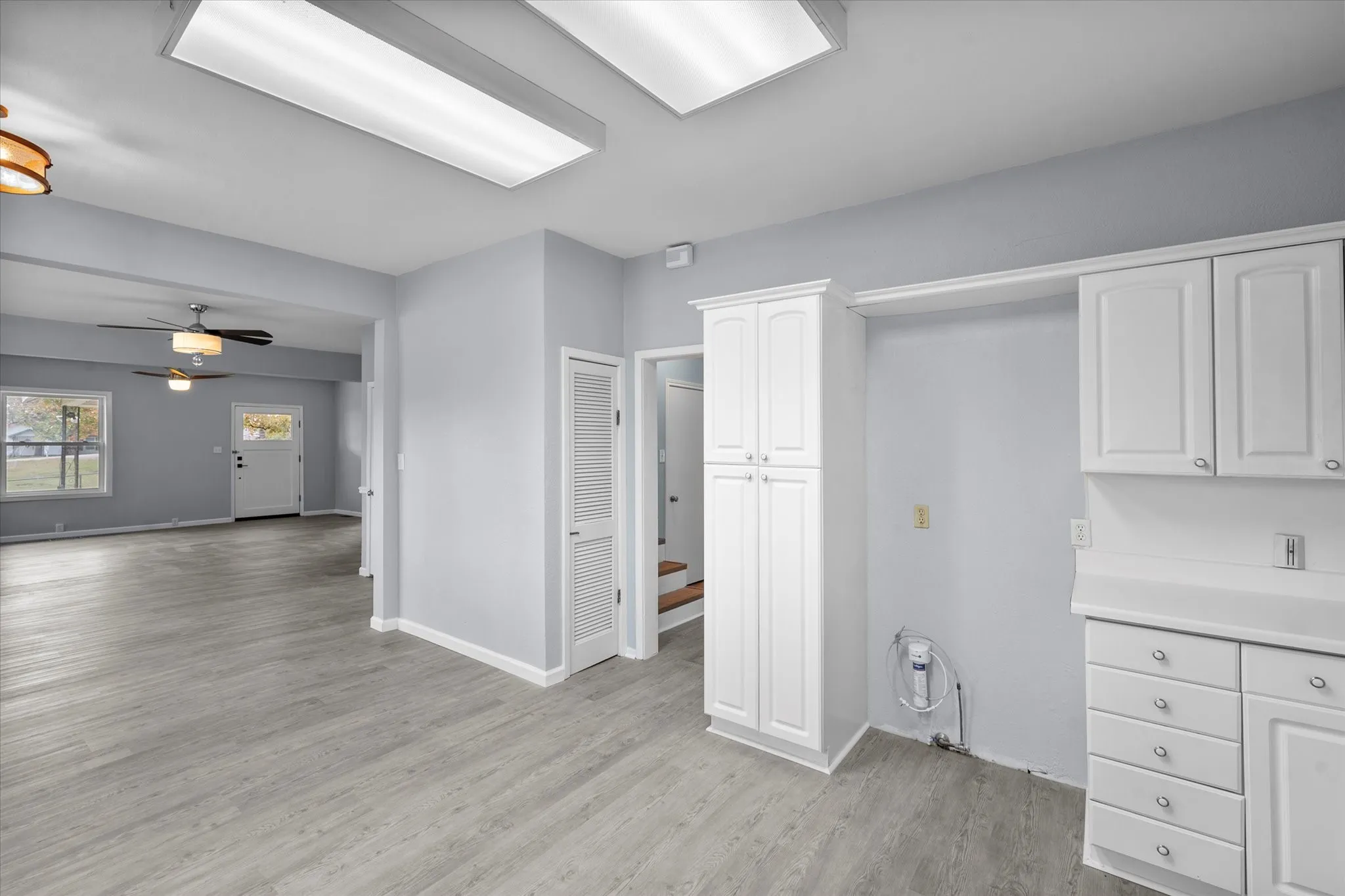 Single Family Residence For Sale in Tarrant County , 3815 Lucy Trimble Road, Burleson, Texas 76028, 5 Bedroom, 2 Bathroom, 3 Garage spaces, 2,724 Sqft, built in 1963, mls#21393247, Real Estate Agent in Burleson, Homes For Sale in Tarrant county, Homes For Sale in Burleson, Realtor in Burleson Texas, Real Estate Brokerage Independent Realty Texas, Luminita Cordes Realtor