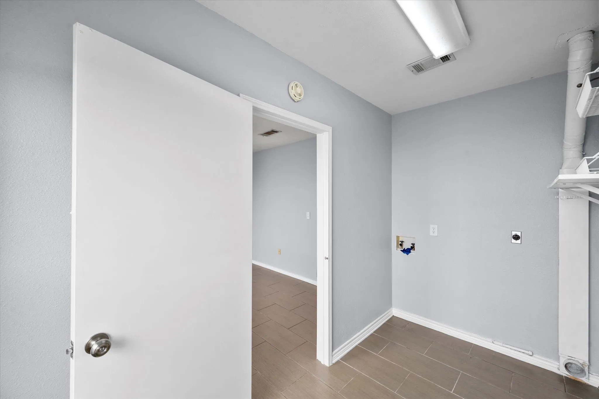 Single Family Residence For Sale in Tarrant County , 3815 Lucy Trimble Road, Burleson, Texas 76028, 5 Bedroom, 2 Bathroom, 3 Garage spaces, 2,724 Sqft, built in 1963, mls#21393247, Real Estate Agent in Burleson, Homes For Sale in Tarrant county, Homes For Sale in Burleson, Realtor in Burleson Texas, Real Estate Brokerage Independent Realty Texas, Luminita Cordes Realtor