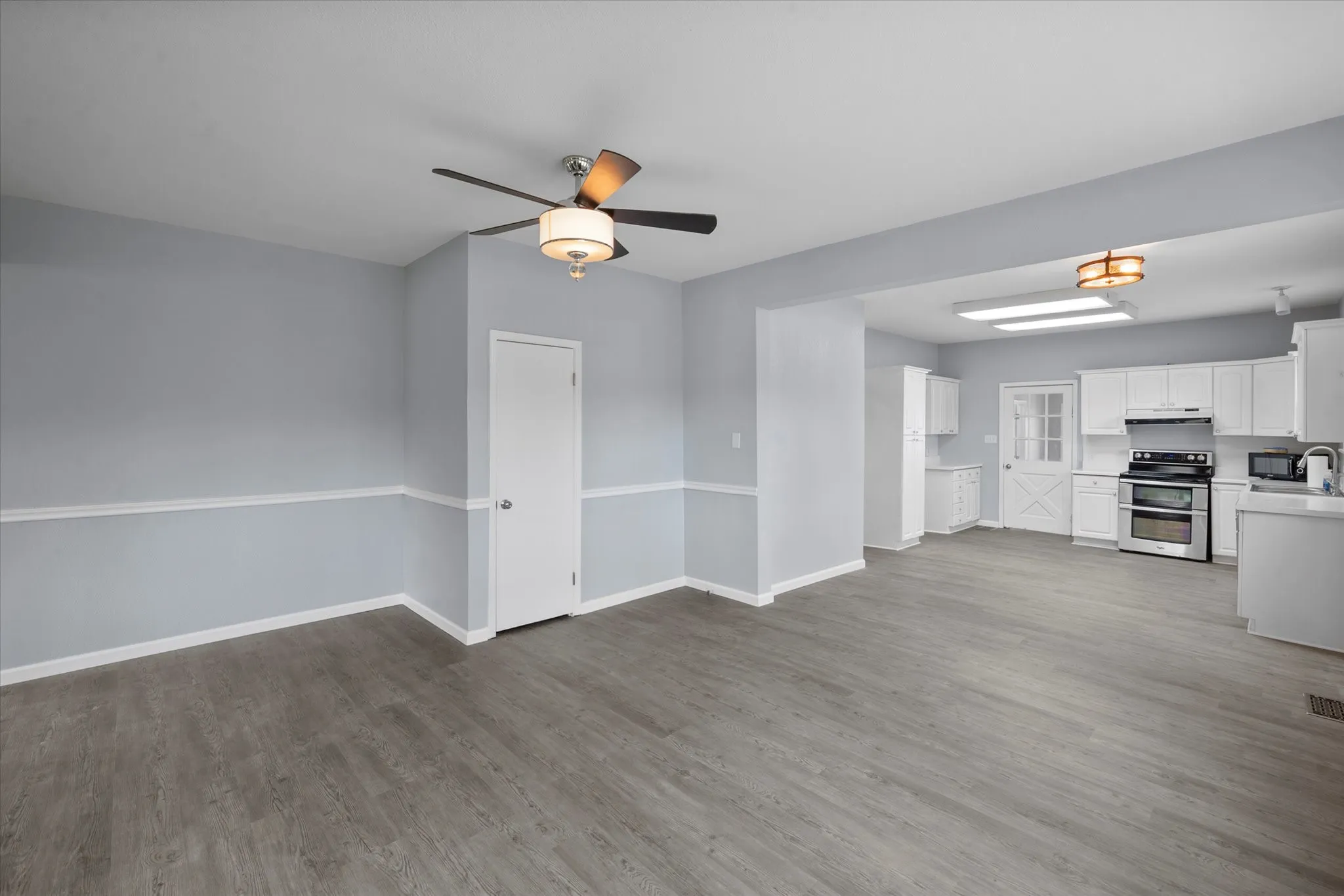 Single Family Residence For Sale in Tarrant County , 3815 Lucy Trimble Road, Burleson, Texas 76028, 5 Bedroom, 2 Bathroom, 3 Garage spaces, 2,724 Sqft, built in 1963, mls#21393247, Real Estate Agent in Burleson, Homes For Sale in Tarrant county, Homes For Sale in Burleson, Realtor in Burleson Texas, Real Estate Brokerage Independent Realty Texas, Luminita Cordes Realtor