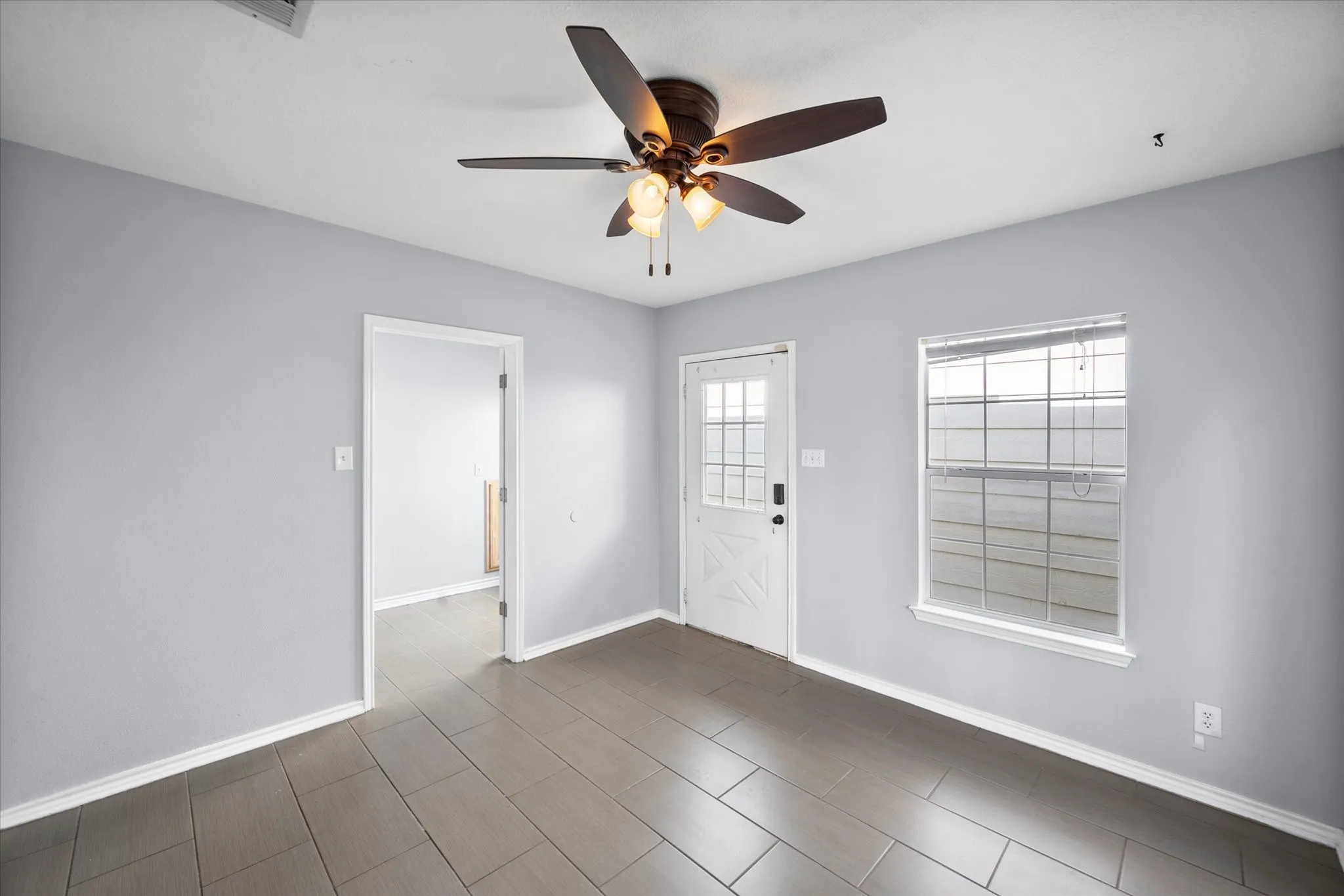 Single Family Residence For Sale in Tarrant County , 3815 Lucy Trimble Road, Burleson, Texas 76028, 5 Bedroom, 2 Bathroom, 3 Garage spaces, 2,724 Sqft, built in 1963, mls#21393247, Real Estate Agent in Burleson, Homes For Sale in Tarrant county, Homes For Sale in Burleson, Realtor in Burleson Texas, Real Estate Brokerage Independent Realty Texas, Luminita Cordes Realtor
