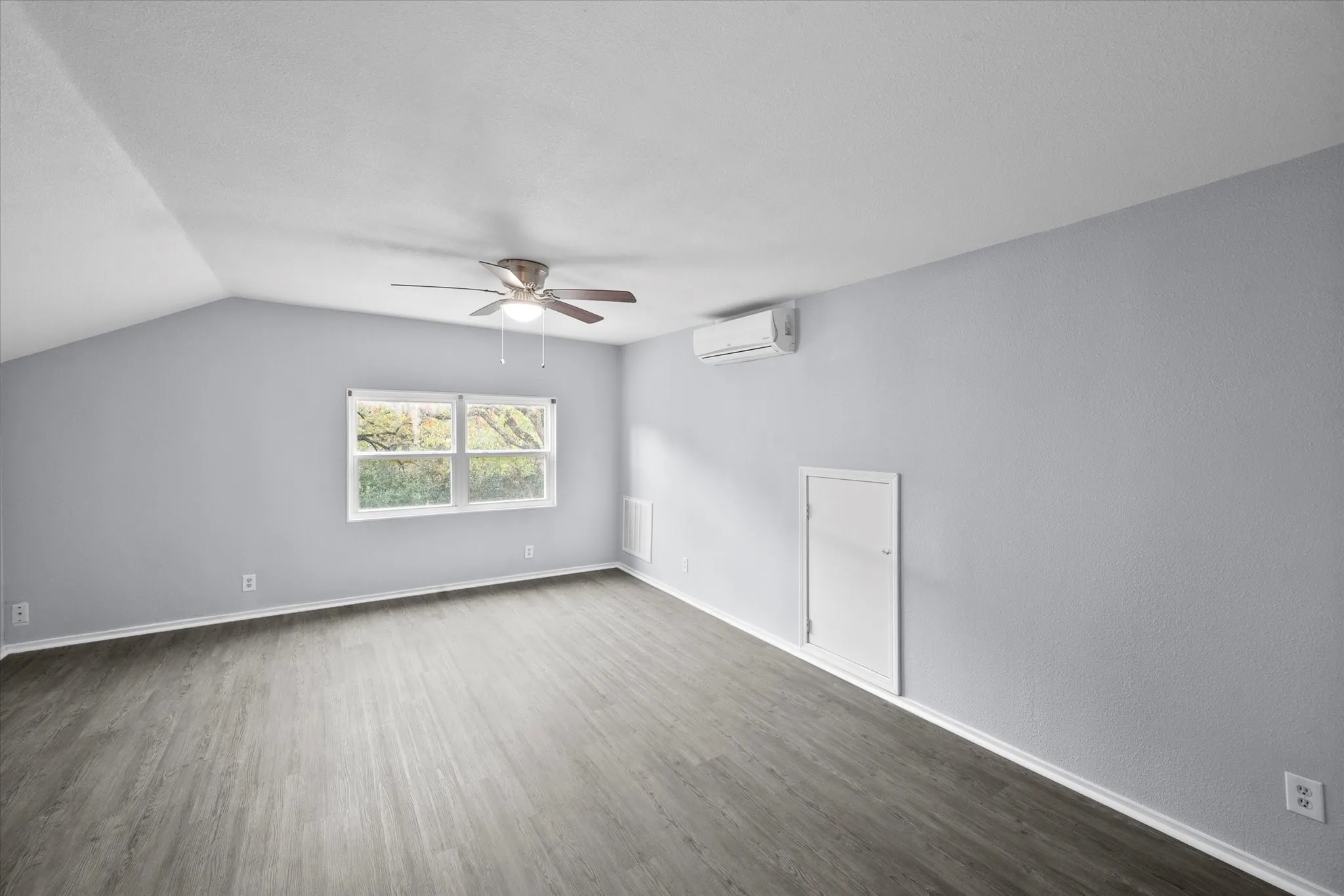 Single Family Residence For Sale in Tarrant County , 3815 Lucy Trimble Road, Burleson, Texas 76028, 5 Bedroom, 2 Bathroom, 3 Garage spaces, 2,724 Sqft, built in 1963, mls#21393247, Real Estate Agent in Burleson, Homes For Sale in Tarrant county, Homes For Sale in Burleson, Realtor in Burleson Texas, Real Estate Brokerage Independent Realty Texas, Luminita Cordes Realtor