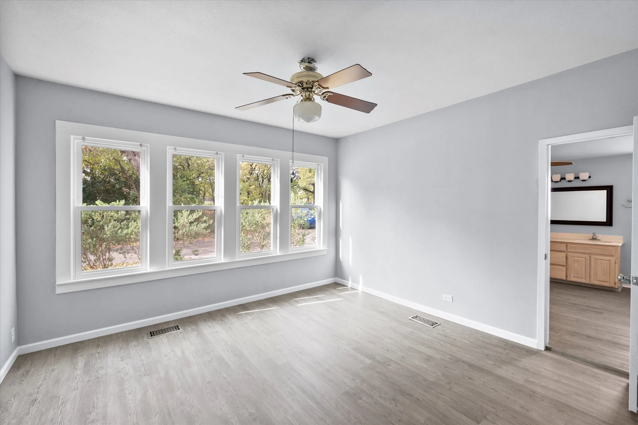 Single Family Residence For Sale in Tarrant County , 3815 Lucy Trimble Road, Burleson, Texas 76028, 5 Bedroom, 2 Bathroom, 3 Garage spaces, 2,724 Sqft, built in 1963, mls#21393247, Real Estate Agent in Burleson, Homes For Sale in Tarrant county, Homes For Sale in Burleson, Realtor in Burleson Texas, Real Estate Brokerage Independent Realty Texas, Luminita Cordes Realtor