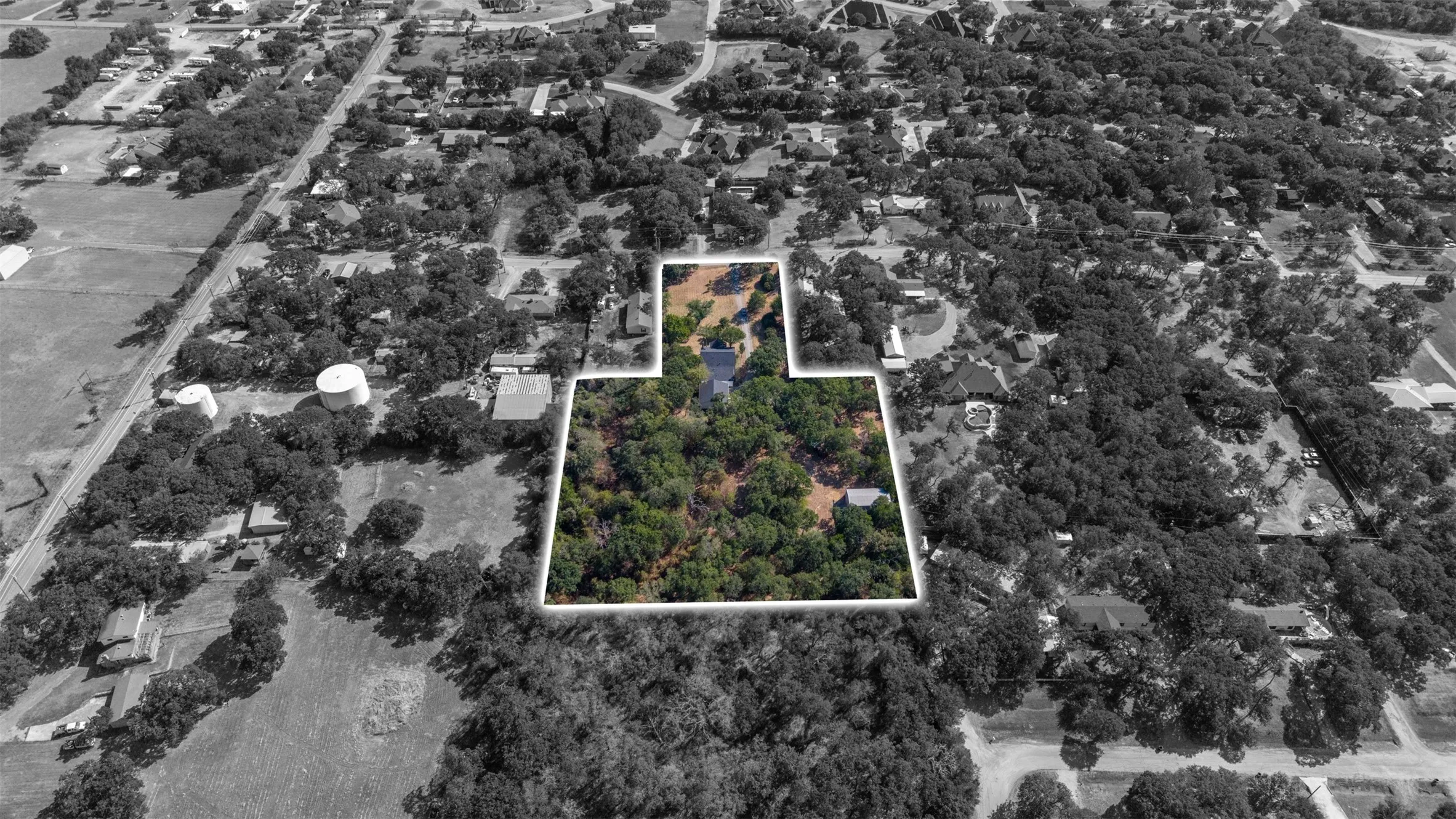Single Family Residence For Sale in Tarrant County , 3815 Lucy Trimble Road, Burleson, Texas 76028, 5 Bedroom, 2 Bathroom, 3 Garage spaces, 2,724 Sqft, built in 1963, mls#21393247, Real Estate Agent in Burleson, Homes For Sale in Tarrant county, Homes For Sale in Burleson, Realtor in Burleson Texas, Real Estate Brokerage Independent Realty Texas, Luminita Cordes Realtor