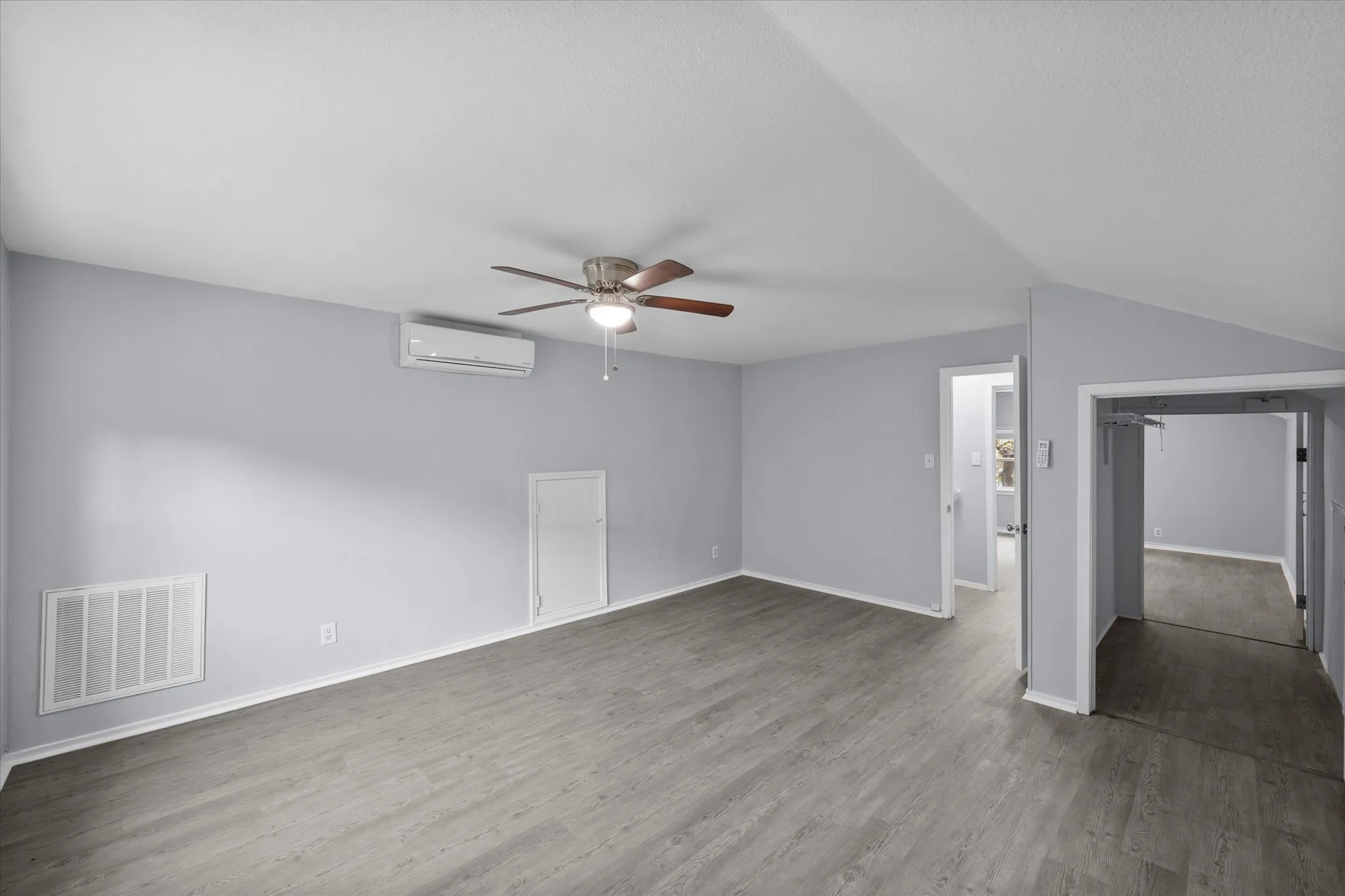 Single Family Residence For Sale in Tarrant County , 3815 Lucy Trimble Road, Burleson, Texas 76028, 5 Bedroom, 2 Bathroom, 3 Garage spaces, 2,724 Sqft, built in 1963, mls#21393247, Real Estate Agent in Burleson, Homes For Sale in Tarrant county, Homes For Sale in Burleson, Realtor in Burleson Texas, Real Estate Brokerage Independent Realty Texas, Luminita Cordes Realtor