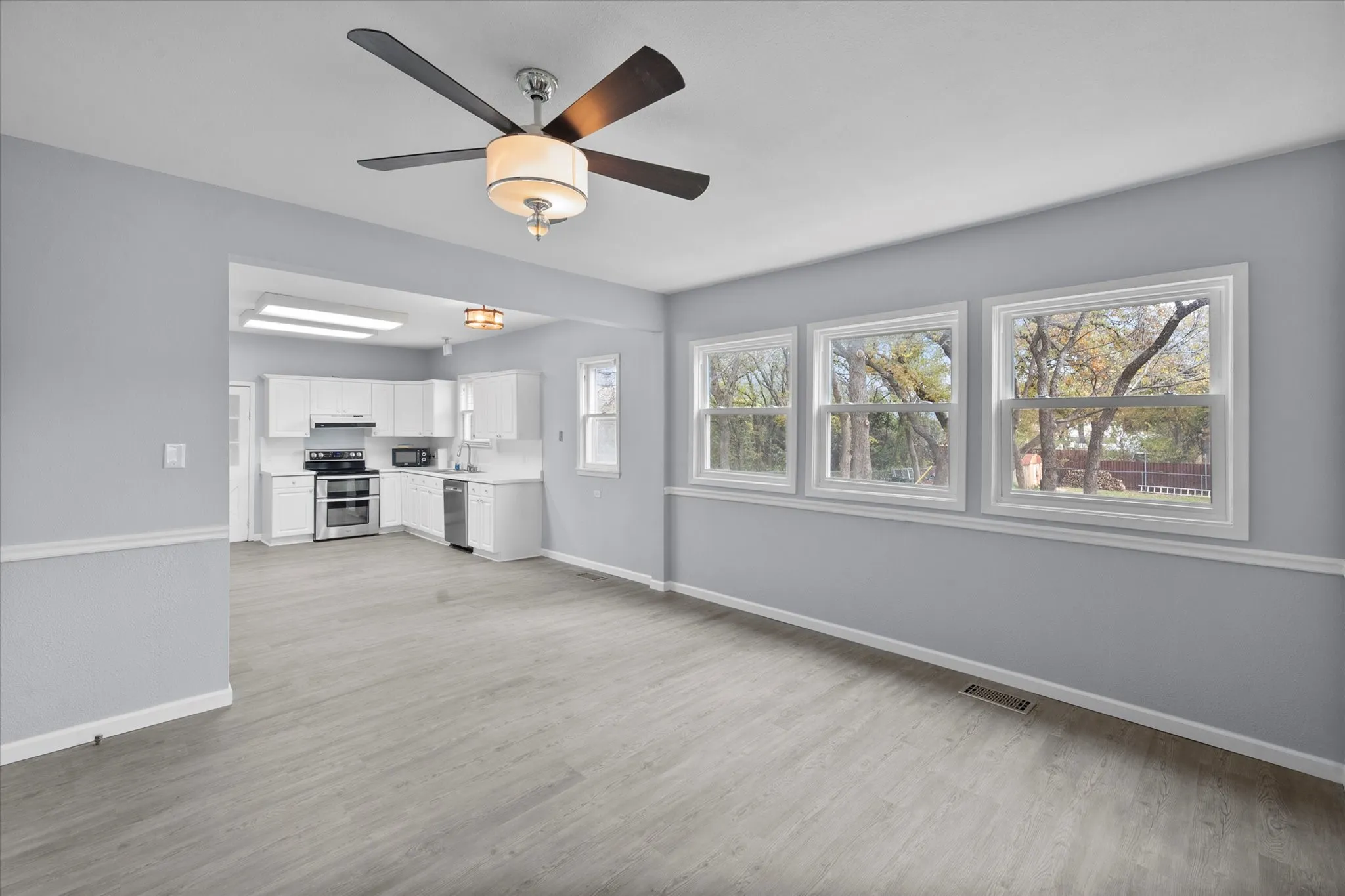 Single Family Residence For Sale in Tarrant County , 3815 Lucy Trimble Road, Burleson, Texas 76028, 5 Bedroom, 2 Bathroom, 3 Garage spaces, 2,724 Sqft, built in 1963, mls#21393247, Real Estate Agent in Burleson, Homes For Sale in Tarrant county, Homes For Sale in Burleson, Realtor in Burleson Texas, Real Estate Brokerage Independent Realty Texas, Luminita Cordes Realtor