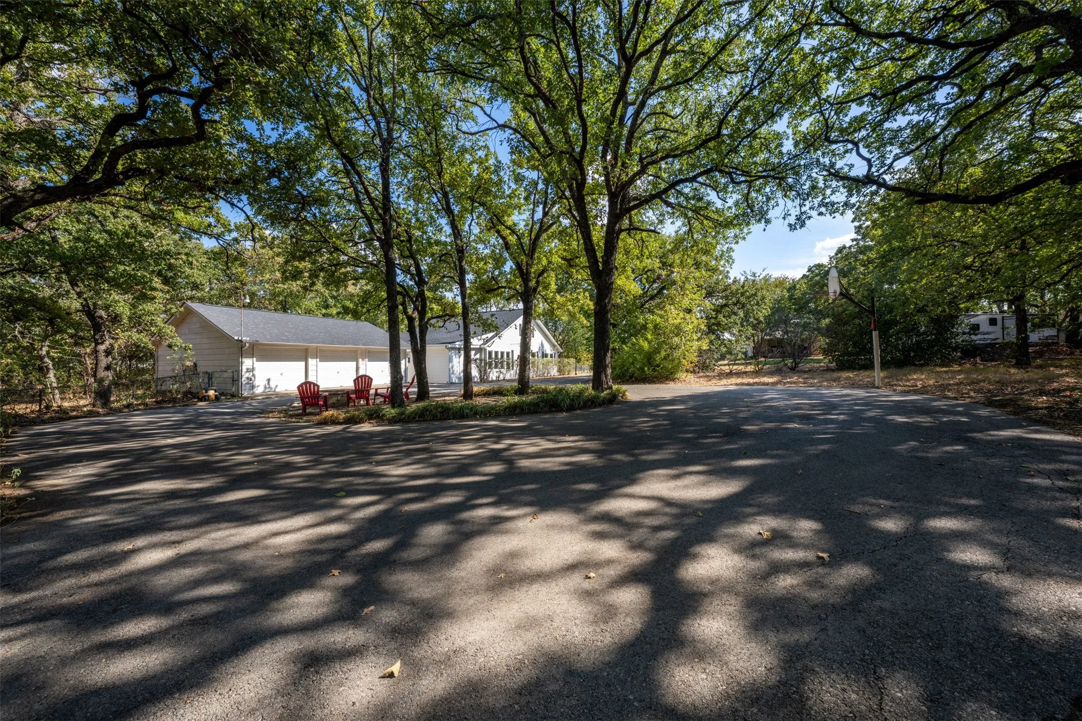 Single Family Residence For Sale in Tarrant County , 3815 Lucy Trimble Road, Burleson, Texas 76028, 5 Bedroom, 2 Bathroom, 3 Garage spaces, 2,724 Sqft, built in 1963, mls#21393247, Real Estate Agent in Burleson, Homes For Sale in Tarrant county, Homes For Sale in Burleson, Realtor in Burleson Texas, Real Estate Brokerage Independent Realty Texas, Luminita Cordes Realtor