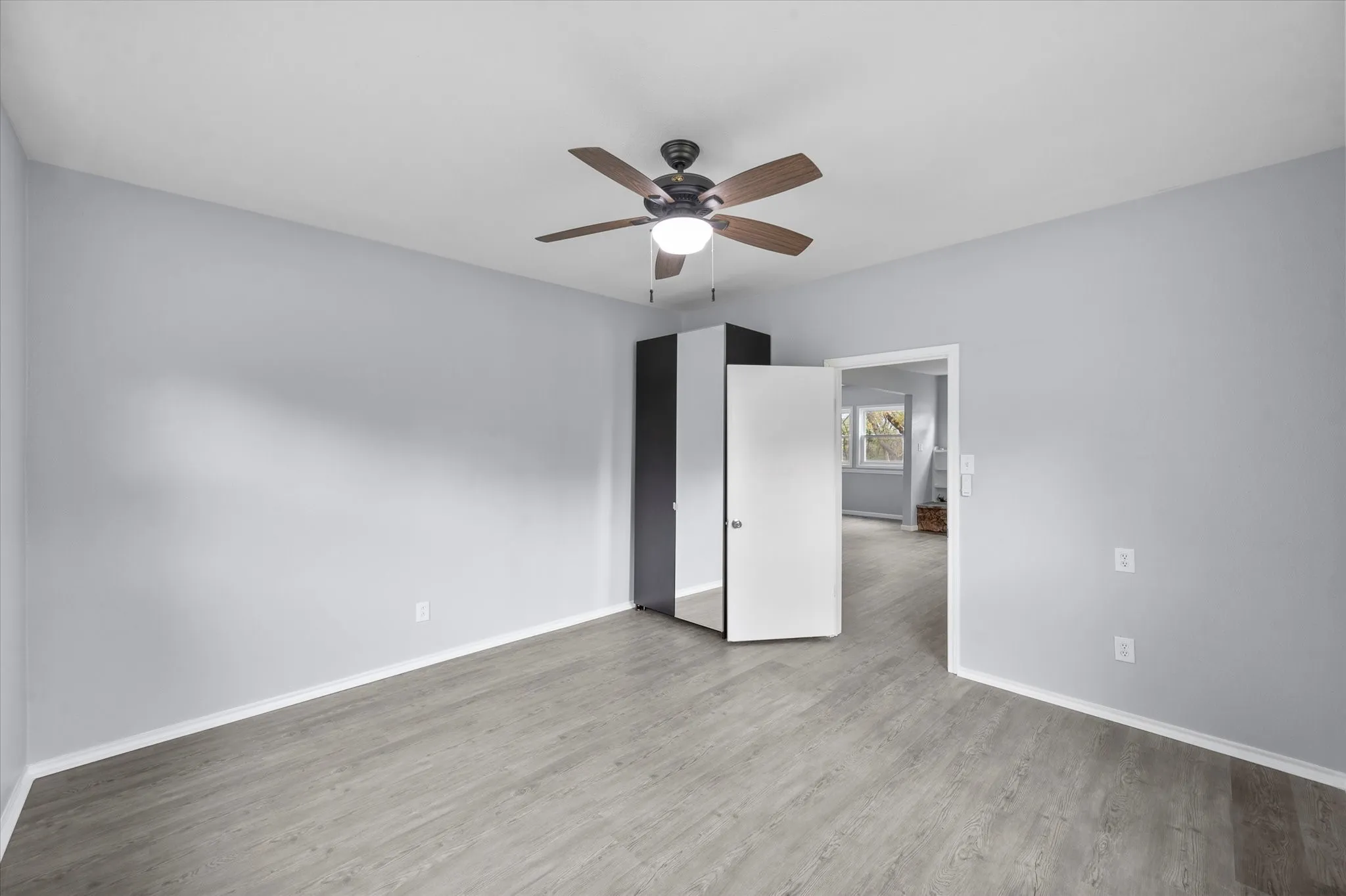 Single Family Residence For Sale in Tarrant County , 3815 Lucy Trimble Road, Burleson, Texas 76028, 5 Bedroom, 2 Bathroom, 3 Garage spaces, 2,724 Sqft, built in 1963, mls#21393247, Real Estate Agent in Burleson, Homes For Sale in Tarrant county, Homes For Sale in Burleson, Realtor in Burleson Texas, Real Estate Brokerage Independent Realty Texas, Luminita Cordes Realtor