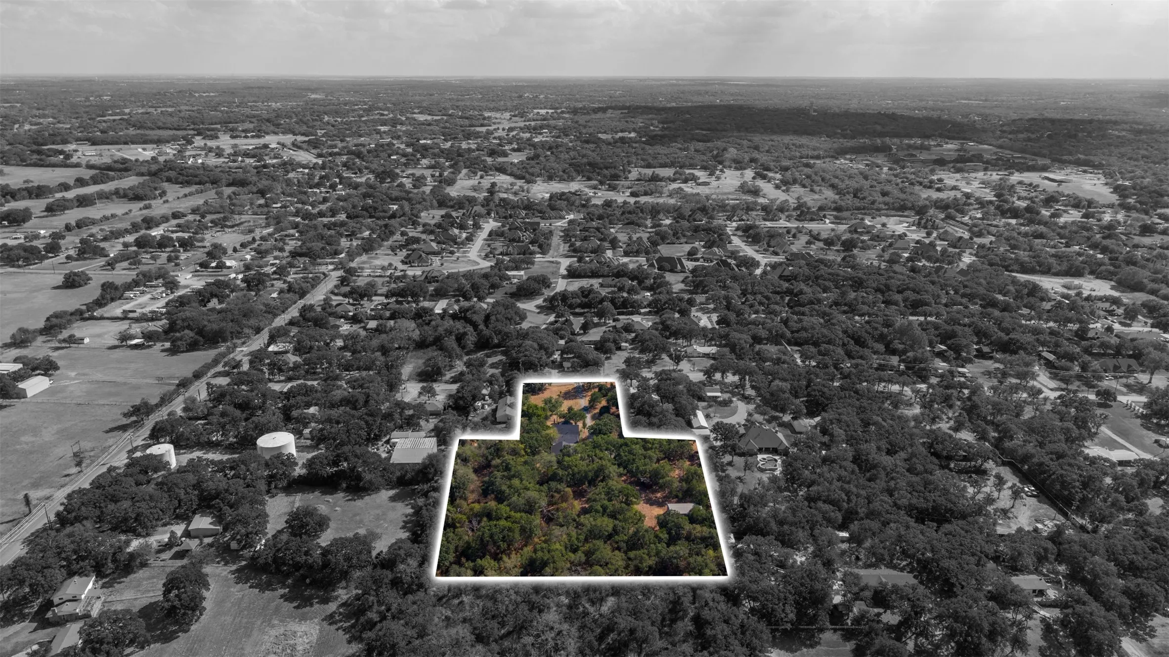 Single Family Residence For Sale in Tarrant County , 3815 Lucy Trimble Road, Burleson, Texas 76028, 5 Bedroom, 2 Bathroom, 3 Garage spaces, 2,724 Sqft, built in 1963, mls#21393247, Real Estate Agent in Burleson, Homes For Sale in Tarrant county, Homes For Sale in Burleson, Realtor in Burleson Texas, Real Estate Brokerage Independent Realty Texas, Luminita Cordes Realtor