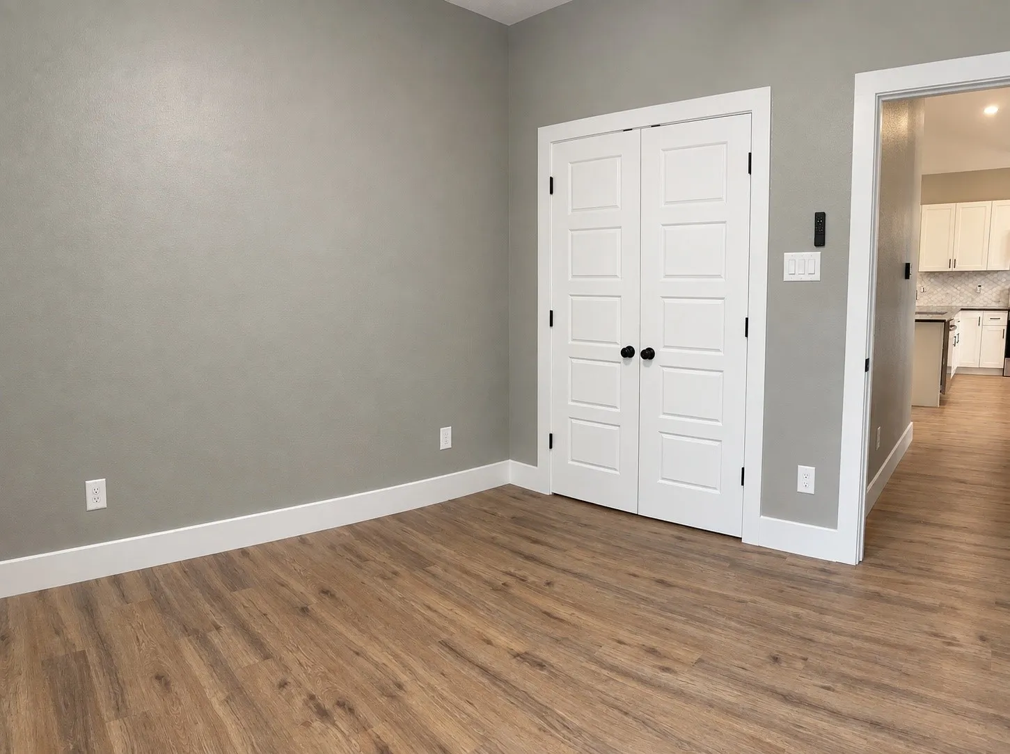 Single Family Residence For Sale in Johnson County , 907 Travis Avenue, Alvarado, Texas 76009, 3 Bedroom, 2 Bathroom, 2 Garage spaces, 1,340 Sqft, built in 2026, mls#21390168, Real Estate Agent in Alvarado, Homes For Sale in Johnson county, Homes For Sale in Alvarado, Realtor in Alvarado Texas, Real Estate Brokerage Independent Realty Texas, Luminita Cordes Realtor