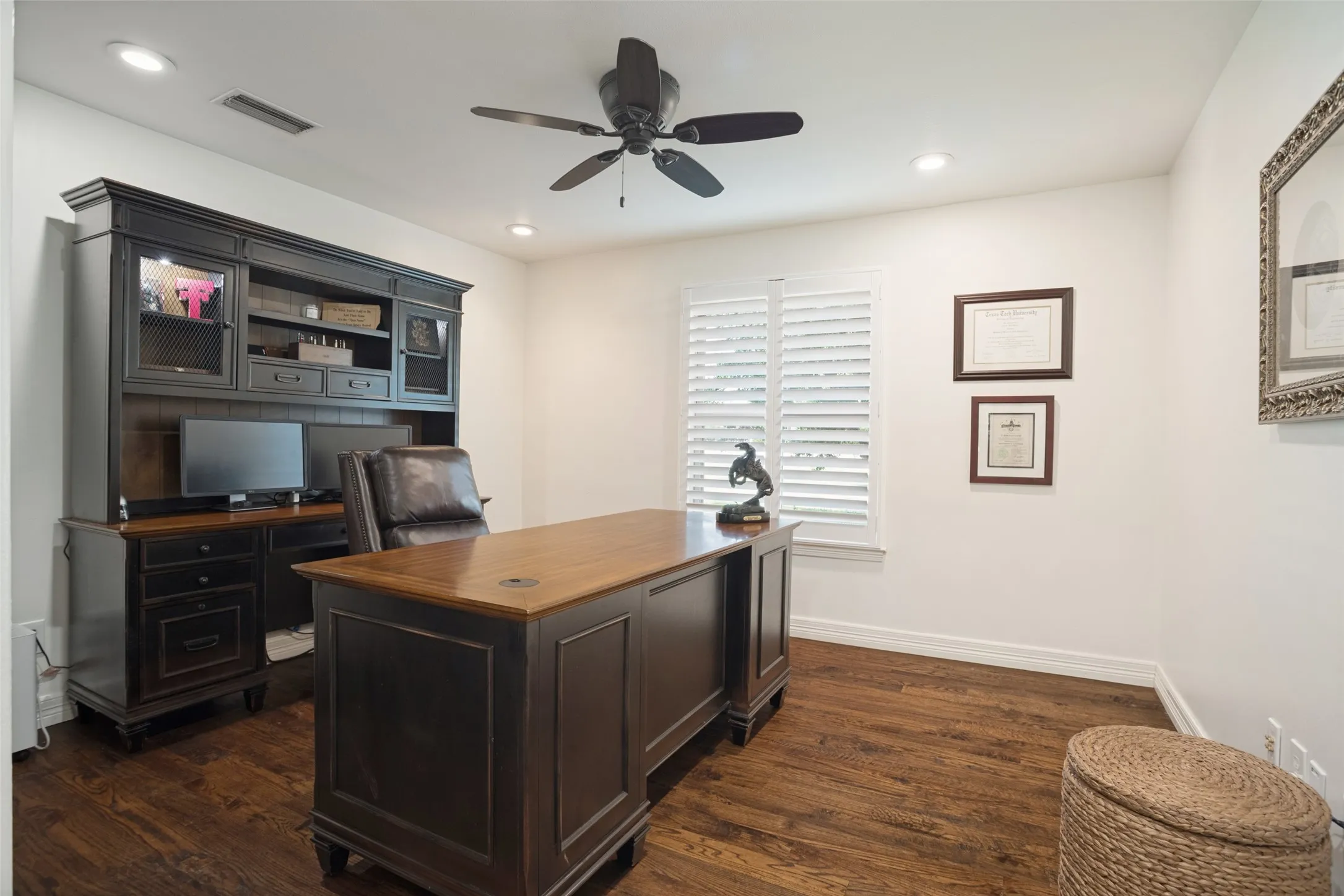 Large study - perfect spot for a home office