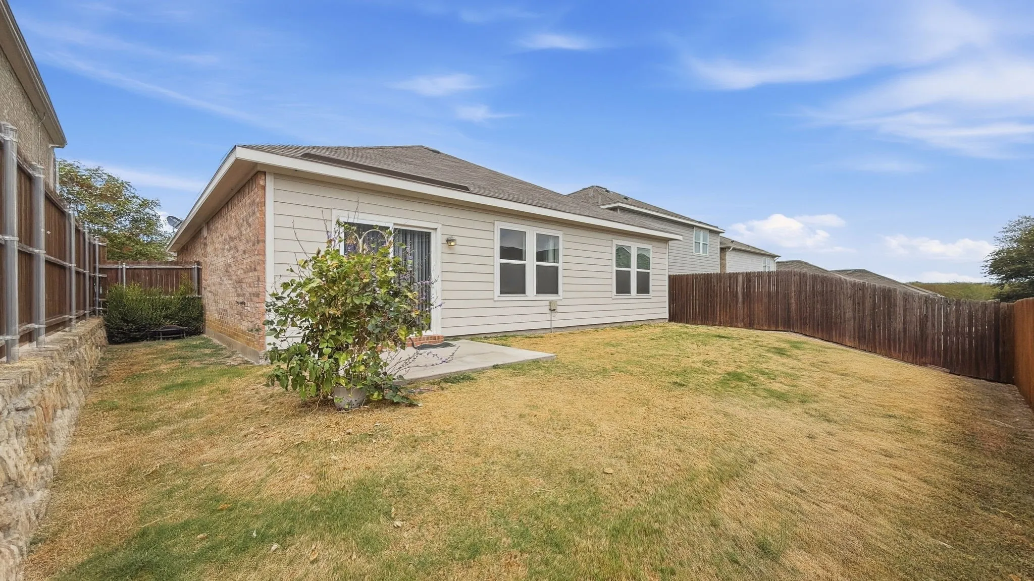 Single Family Residence For Sale in Tarrant County , 5401 Stone Meadow Lane, Fort Worth, Texas 76179, 3 Bedroom, 2 Bathroom, 2 Garage spaces, 1,621 Sqft, built in 2019, mls#21394666, Real Estate Agent in Fort Worth, Homes For Sale in Tarrant county, Homes For Sale in Fort Worth, Realtor in Fort Worth Texas, Real Estate Brokerage Independent Realty Texas, Luminita Cordes Realtor