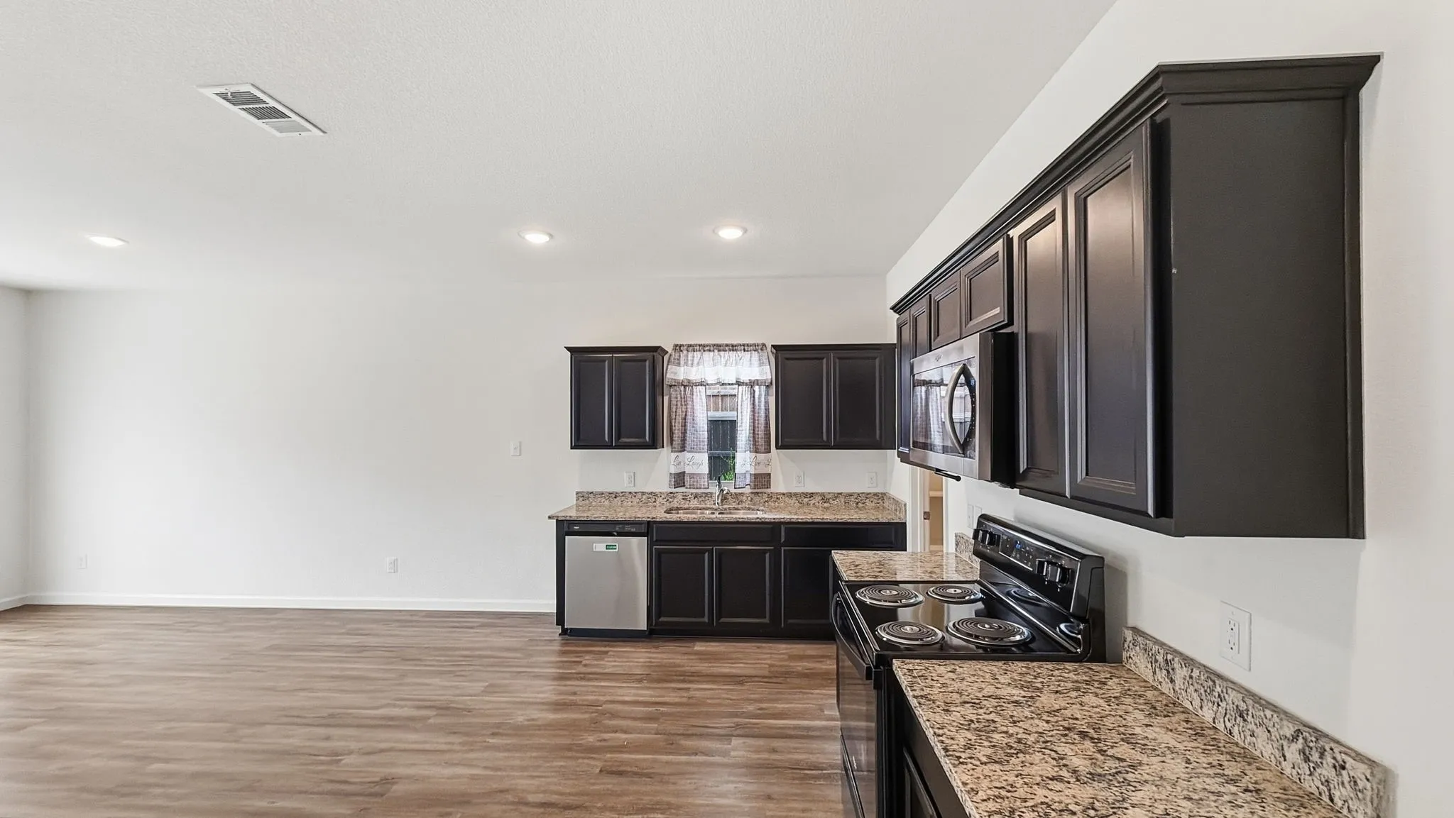 Single Family Residence For Sale in Tarrant County , 5401 Stone Meadow Lane, Fort Worth, Texas 76179, 3 Bedroom, 2 Bathroom, 2 Garage spaces, 1,621 Sqft, built in 2019, mls#21394666, Real Estate Agent in Fort Worth, Homes For Sale in Tarrant county, Homes For Sale in Fort Worth, Realtor in Fort Worth Texas, Real Estate Brokerage Independent Realty Texas, Luminita Cordes Realtor
