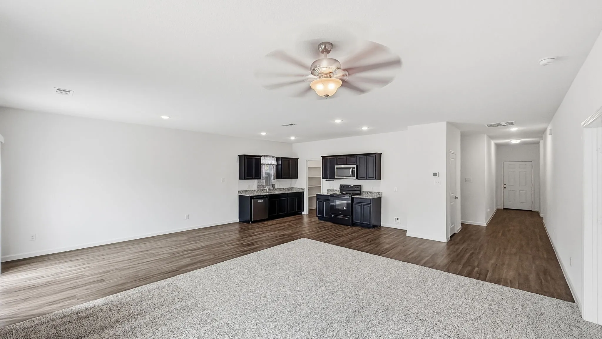 Single Family Residence For Sale in Tarrant County , 5401 Stone Meadow Lane, Fort Worth, Texas 76179, 3 Bedroom, 2 Bathroom, 2 Garage spaces, 1,621 Sqft, built in 2019, mls#21394666, Real Estate Agent in Fort Worth, Homes For Sale in Tarrant county, Homes For Sale in Fort Worth, Realtor in Fort Worth Texas, Real Estate Brokerage Independent Realty Texas, Luminita Cordes Realtor