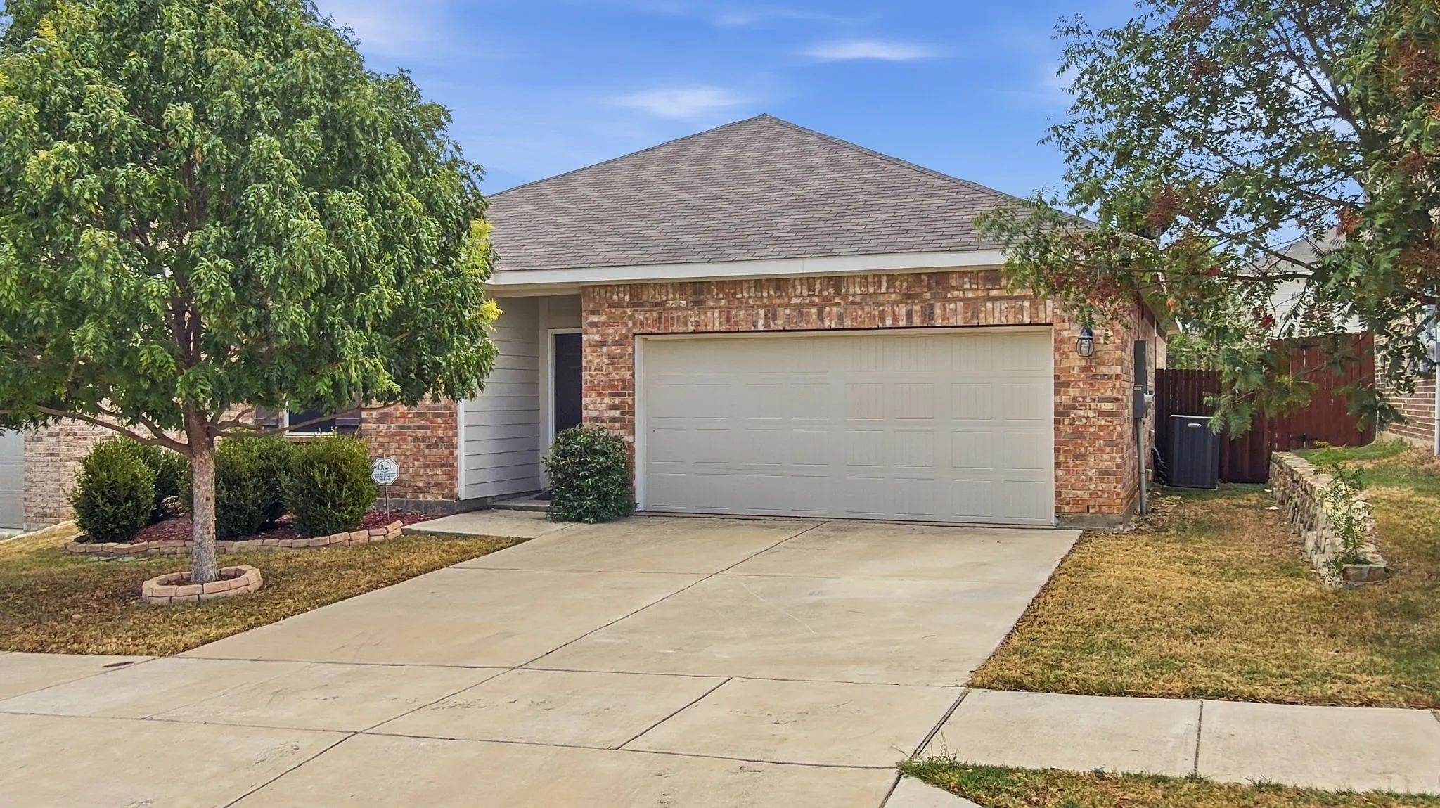 Single Family Residence For Sale in Tarrant County , 5401 Stone Meadow Lane, Fort Worth, Texas 76179, 3 Bedroom, 2 Bathroom, 2 Garage spaces, 1,621 Sqft, built in 2019, mls#21394666, Real Estate Agent in Fort Worth, Homes For Sale in Tarrant county, Homes For Sale in Fort Worth, Realtor in Fort Worth Texas, Real Estate Brokerage Independent Realty Texas, Luminita Cordes Realtor