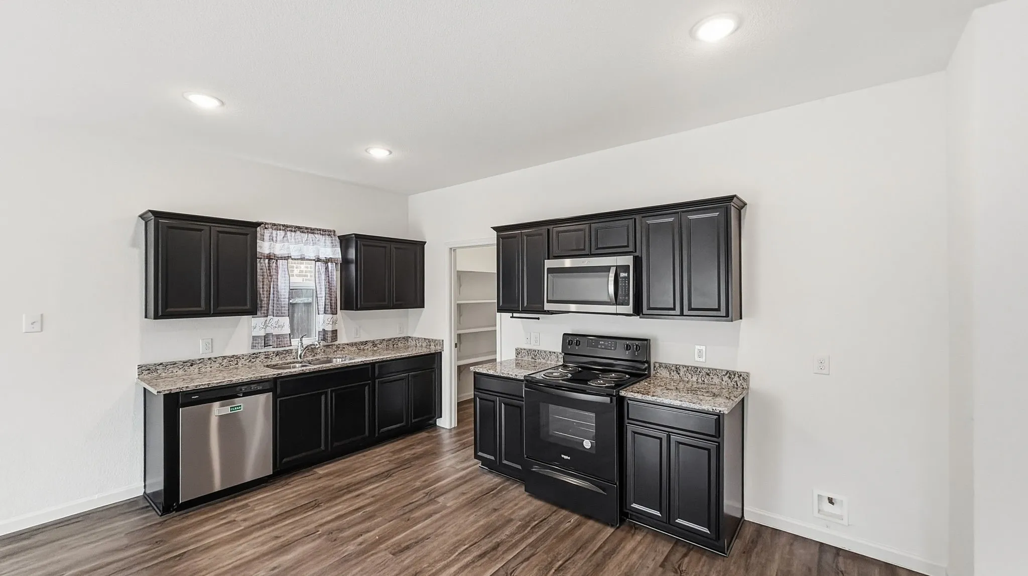Single Family Residence For Sale in Tarrant County , 5401 Stone Meadow Lane, Fort Worth, Texas 76179, 3 Bedroom, 2 Bathroom, 2 Garage spaces, 1,621 Sqft, built in 2019, mls#21394666, Real Estate Agent in Fort Worth, Homes For Sale in Tarrant county, Homes For Sale in Fort Worth, Realtor in Fort Worth Texas, Real Estate Brokerage Independent Realty Texas, Luminita Cordes Realtor