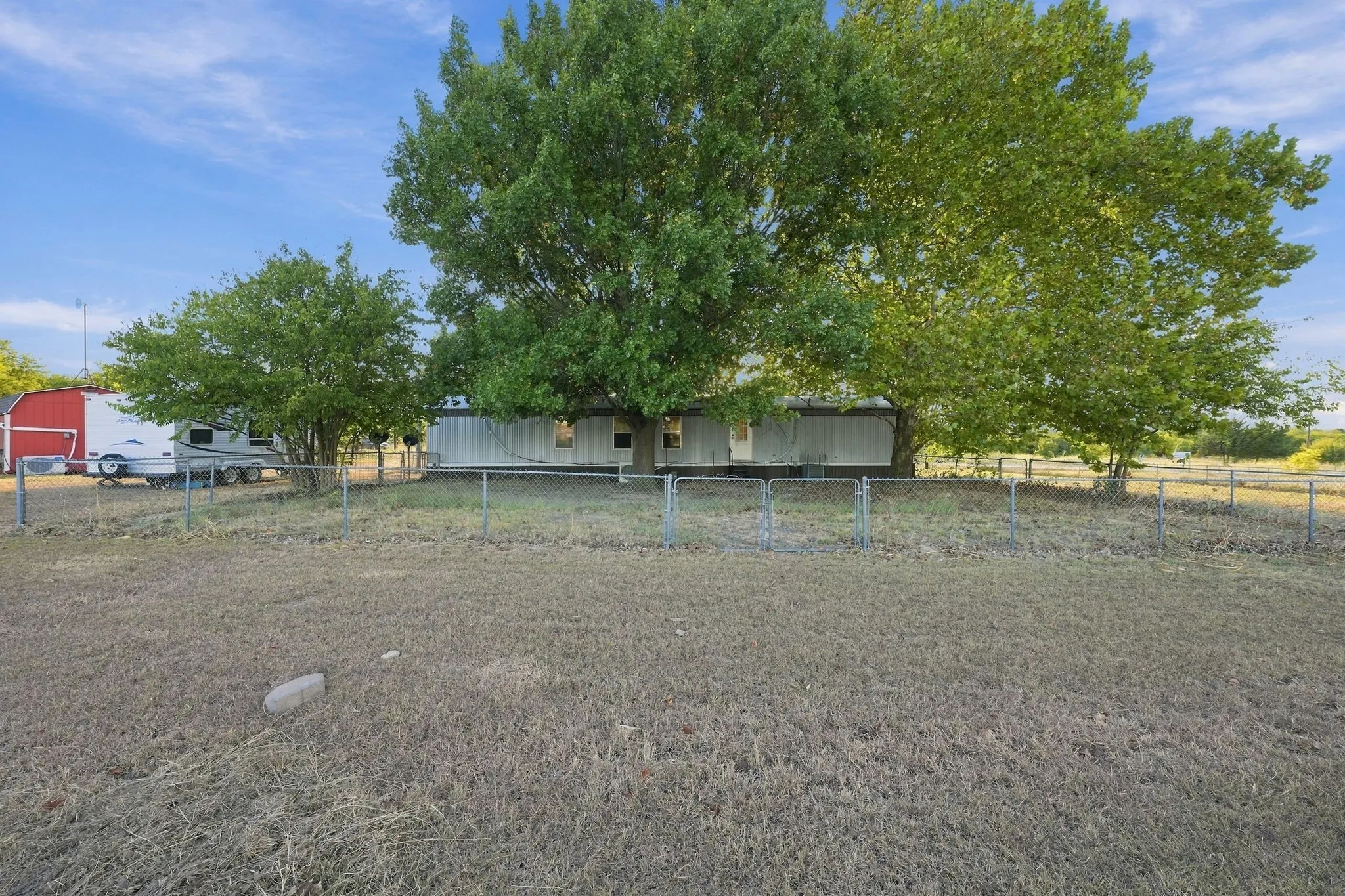 Mobile Home For Sale in Johnson County , 1206 Toby Street, Alvarado, Texas 76009, 2 Bedroom, 2 Bathroom, Garage spaces, 1,056 Sqft, built in 2002, mls#21394553, Real Estate Agent in Alvarado, Homes For Sale in Johnson county, Homes For Sale in Alvarado, Realtor in Alvarado Texas, Real Estate Brokerage Independent Realty Texas, Luminita Cordes Realtor
