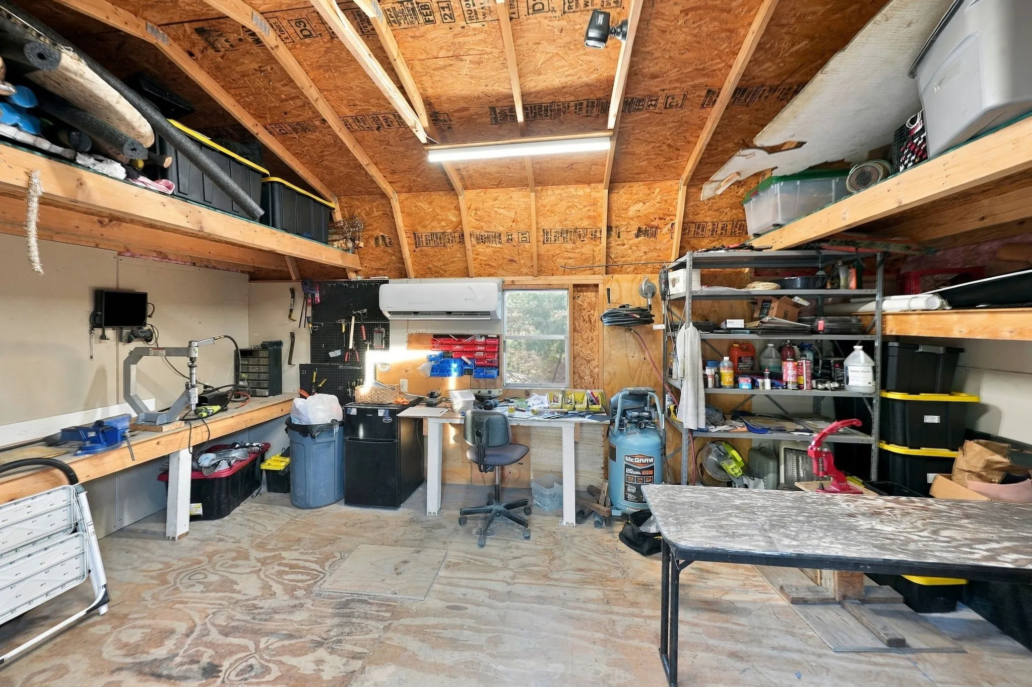 Mobile Home For Sale in Johnson County , 1206 Toby Street, Alvarado, Texas 76009, 2 Bedroom, 2 Bathroom, Garage spaces, 1,056 Sqft, built in 2002, mls#21394553, Real Estate Agent in Alvarado, Homes For Sale in Johnson county, Homes For Sale in Alvarado, Realtor in Alvarado Texas, Real Estate Brokerage Independent Realty Texas, Luminita Cordes Realtor