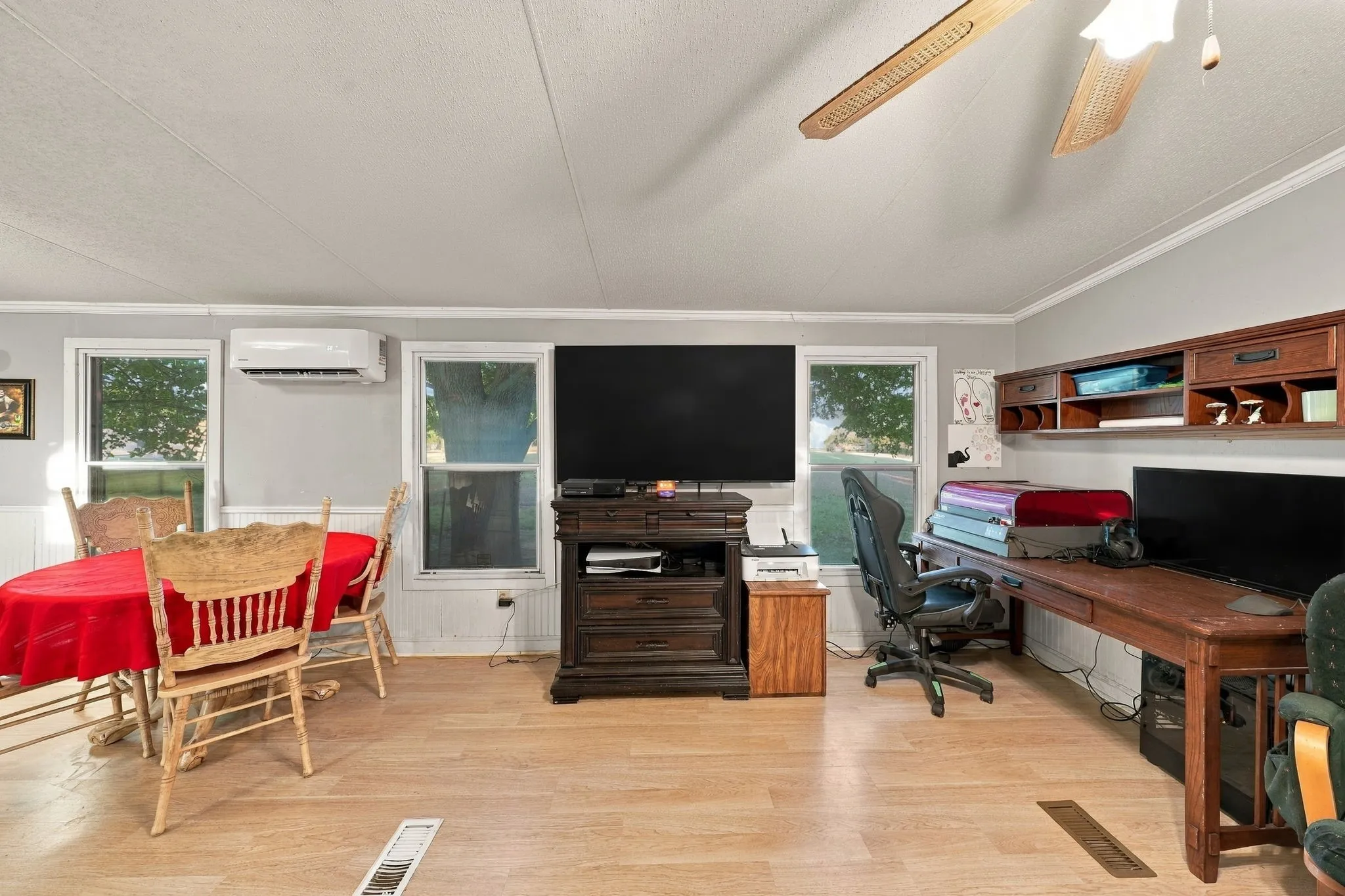 Mobile Home For Sale in Johnson County , 1206 Toby Street, Alvarado, Texas 76009, 2 Bedroom, 2 Bathroom, Garage spaces, 1,056 Sqft, built in 2002, mls#21394553, Real Estate Agent in Alvarado, Homes For Sale in Johnson county, Homes For Sale in Alvarado, Realtor in Alvarado Texas, Real Estate Brokerage Independent Realty Texas, Luminita Cordes Realtor