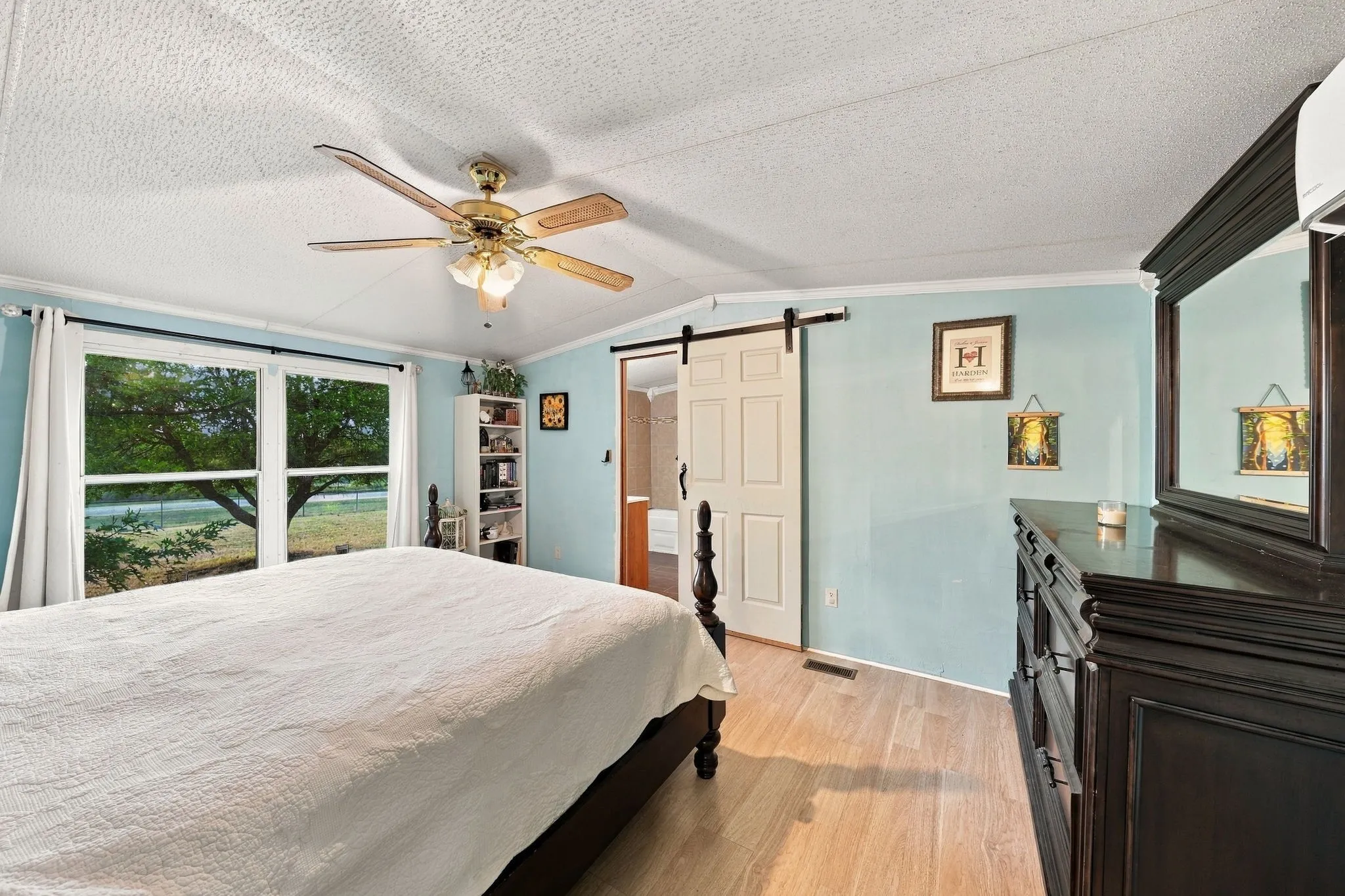 Mobile Home For Sale in Johnson County , 1206 Toby Street, Alvarado, Texas 76009, 2 Bedroom, 2 Bathroom, Garage spaces, 1,056 Sqft, built in 2002, mls#21394553, Real Estate Agent in Alvarado, Homes For Sale in Johnson county, Homes For Sale in Alvarado, Realtor in Alvarado Texas, Real Estate Brokerage Independent Realty Texas, Luminita Cordes Realtor