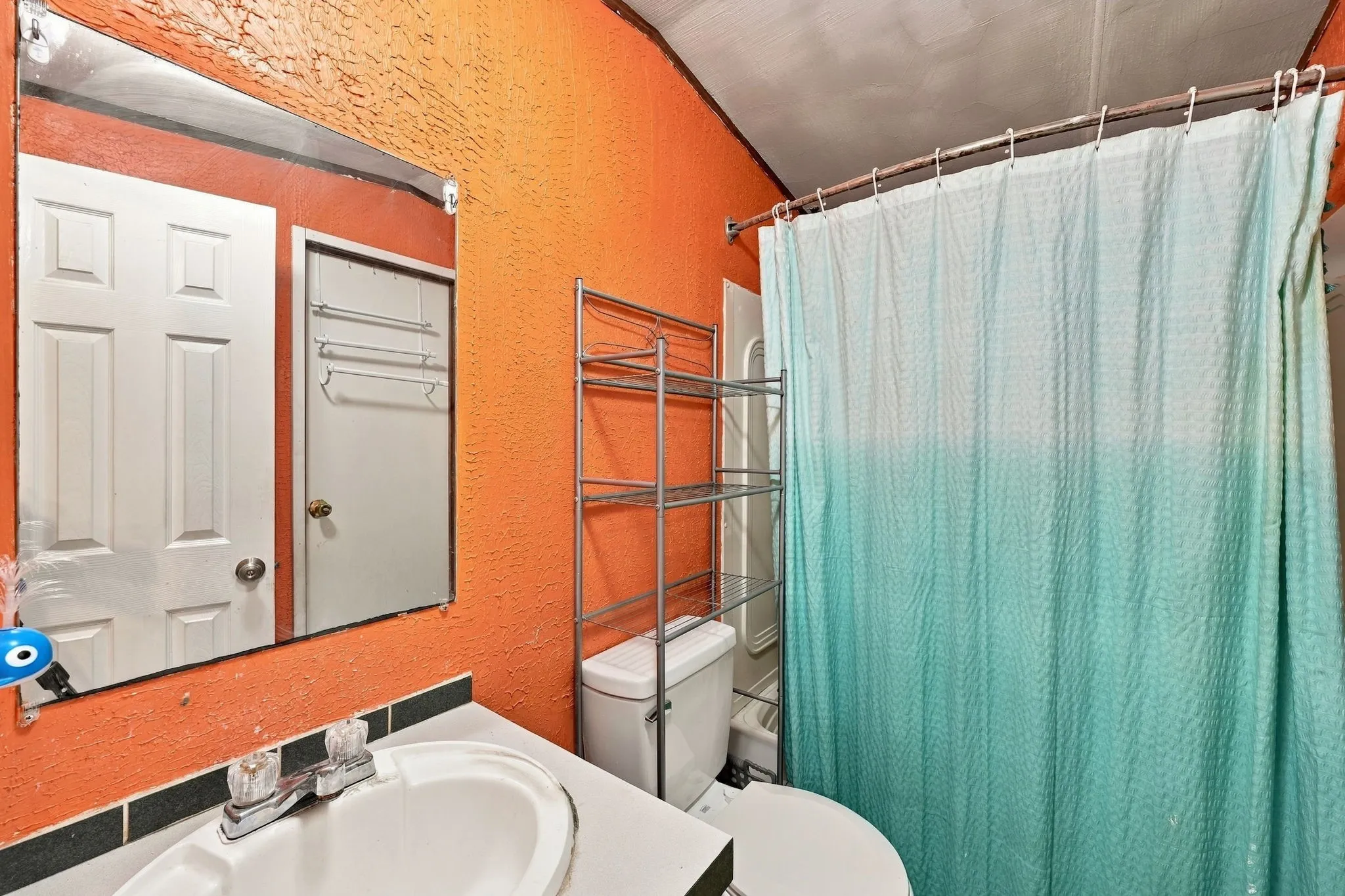 Mobile Home For Sale in Johnson County , 1206 Toby Street, Alvarado, Texas 76009, 2 Bedroom, 2 Bathroom, Garage spaces, 1,056 Sqft, built in 2002, mls#21394553, Real Estate Agent in Alvarado, Homes For Sale in Johnson county, Homes For Sale in Alvarado, Realtor in Alvarado Texas, Real Estate Brokerage Independent Realty Texas, Luminita Cordes Realtor