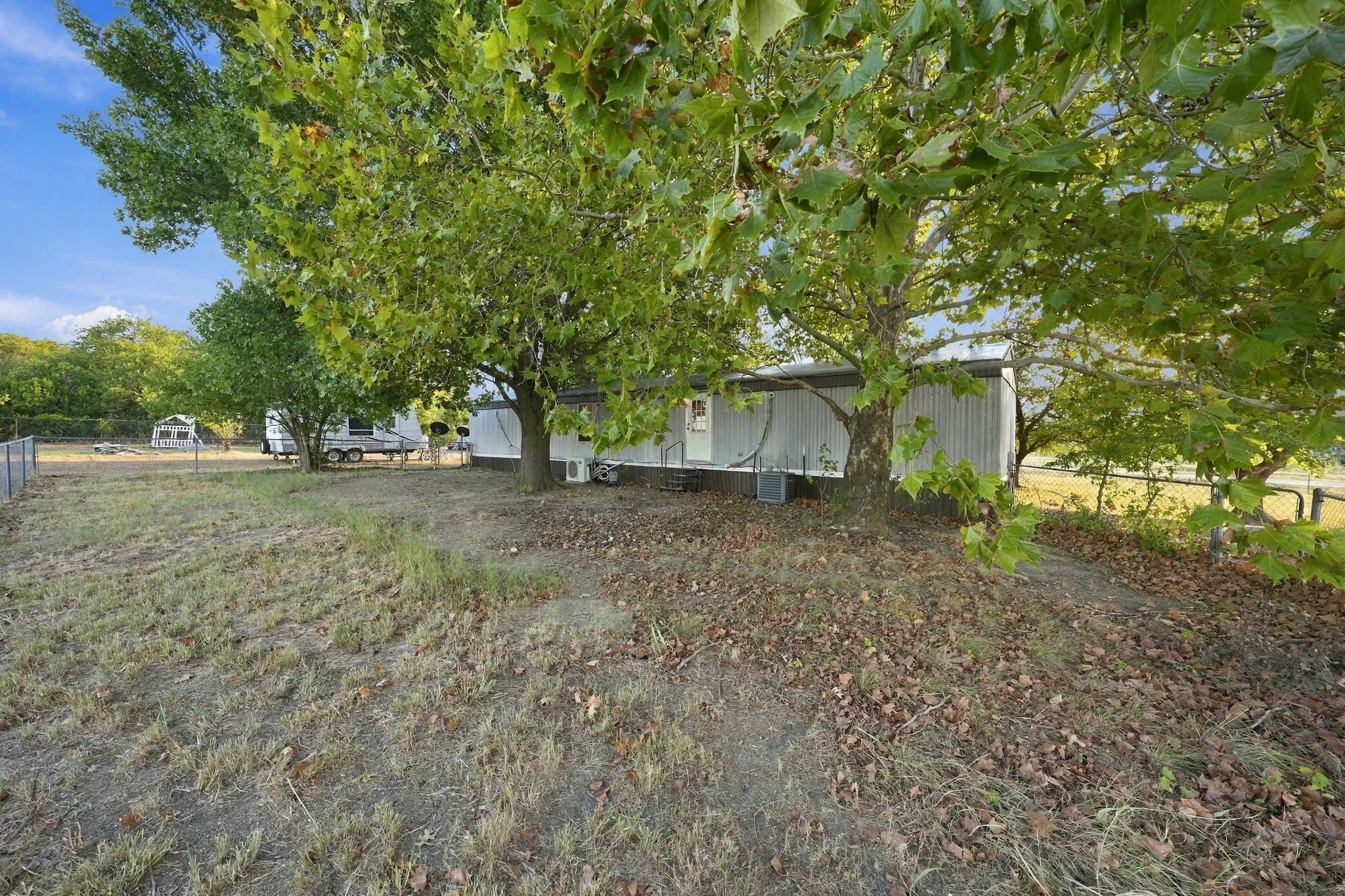 Mobile Home For Sale in Johnson County , 1206 Toby Street, Alvarado, Texas 76009, 2 Bedroom, 2 Bathroom, Garage spaces, 1,056 Sqft, built in 2002, mls#21394553, Real Estate Agent in Alvarado, Homes For Sale in Johnson county, Homes For Sale in Alvarado, Realtor in Alvarado Texas, Real Estate Brokerage Independent Realty Texas, Luminita Cordes Realtor