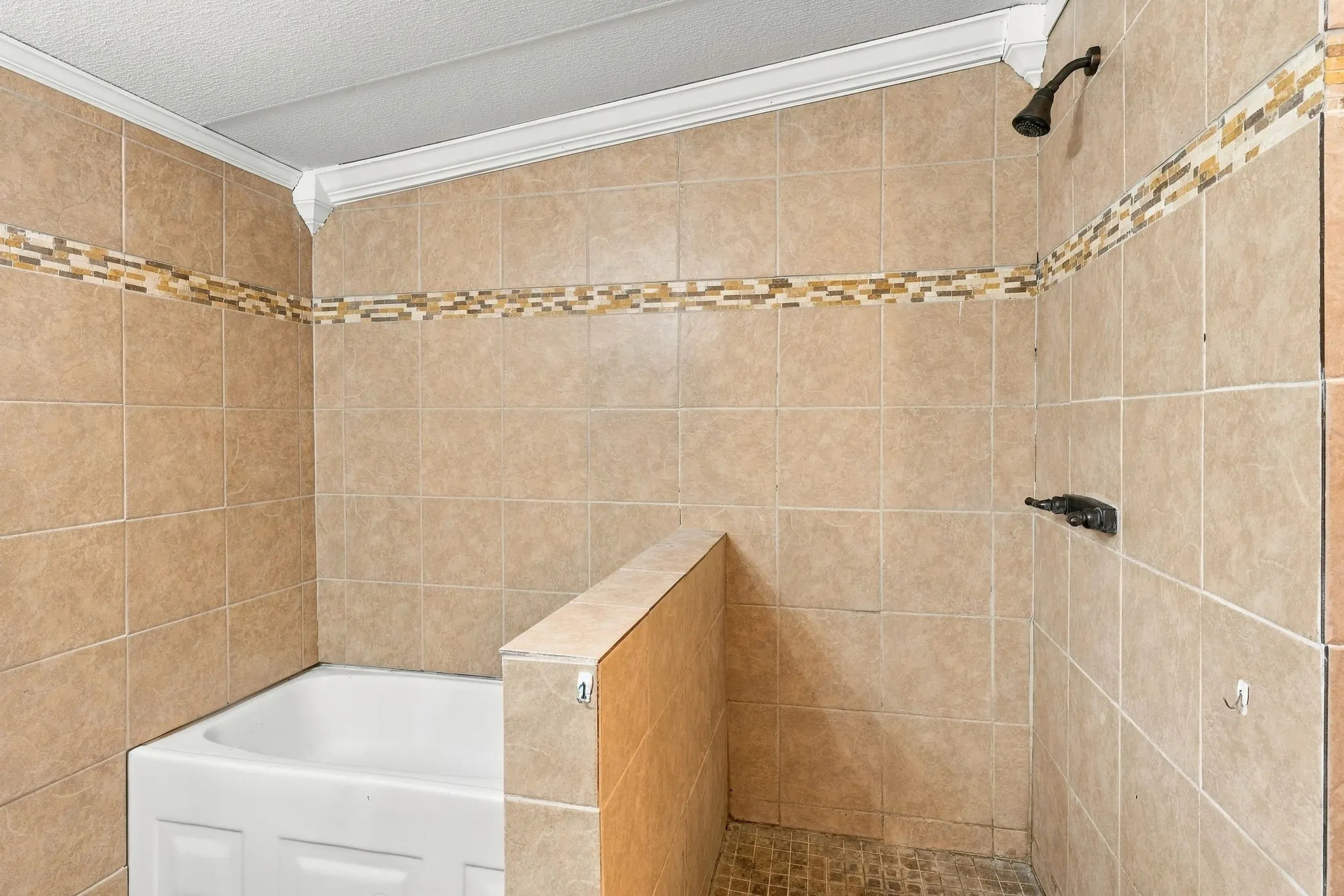 Mobile Home For Sale in Johnson County , 1206 Toby Street, Alvarado, Texas 76009, 2 Bedroom, 2 Bathroom, Garage spaces, 1,056 Sqft, built in 2002, mls#21394553, Real Estate Agent in Alvarado, Homes For Sale in Johnson county, Homes For Sale in Alvarado, Realtor in Alvarado Texas, Real Estate Brokerage Independent Realty Texas, Luminita Cordes Realtor