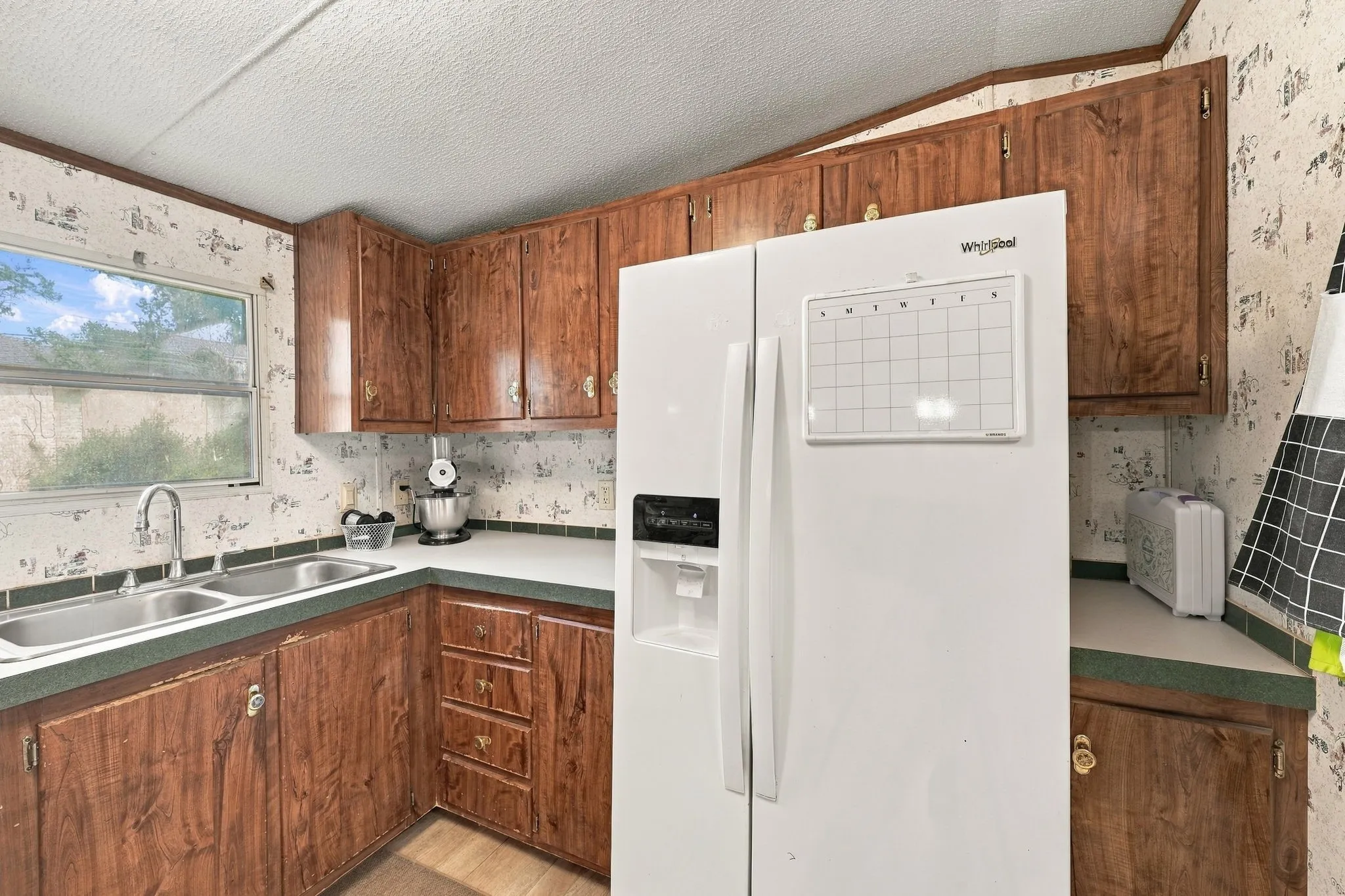 Mobile Home For Sale in Johnson County , 1206 Toby Street, Alvarado, Texas 76009, 2 Bedroom, 2 Bathroom, Garage spaces, 1,056 Sqft, built in 2002, mls#21394553, Real Estate Agent in Alvarado, Homes For Sale in Johnson county, Homes For Sale in Alvarado, Realtor in Alvarado Texas, Real Estate Brokerage Independent Realty Texas, Luminita Cordes Realtor