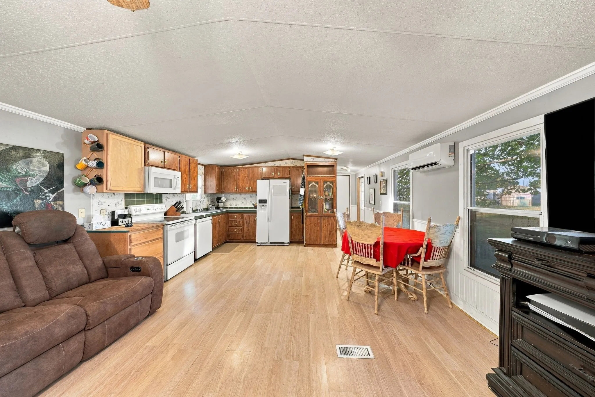 Mobile Home For Sale in Johnson County , 1206 Toby Street, Alvarado, Texas 76009, 2 Bedroom, 2 Bathroom, Garage spaces, 1,056 Sqft, built in 2002, mls#21394553, Real Estate Agent in Alvarado, Homes For Sale in Johnson county, Homes For Sale in Alvarado, Realtor in Alvarado Texas, Real Estate Brokerage Independent Realty Texas, Luminita Cordes Realtor
