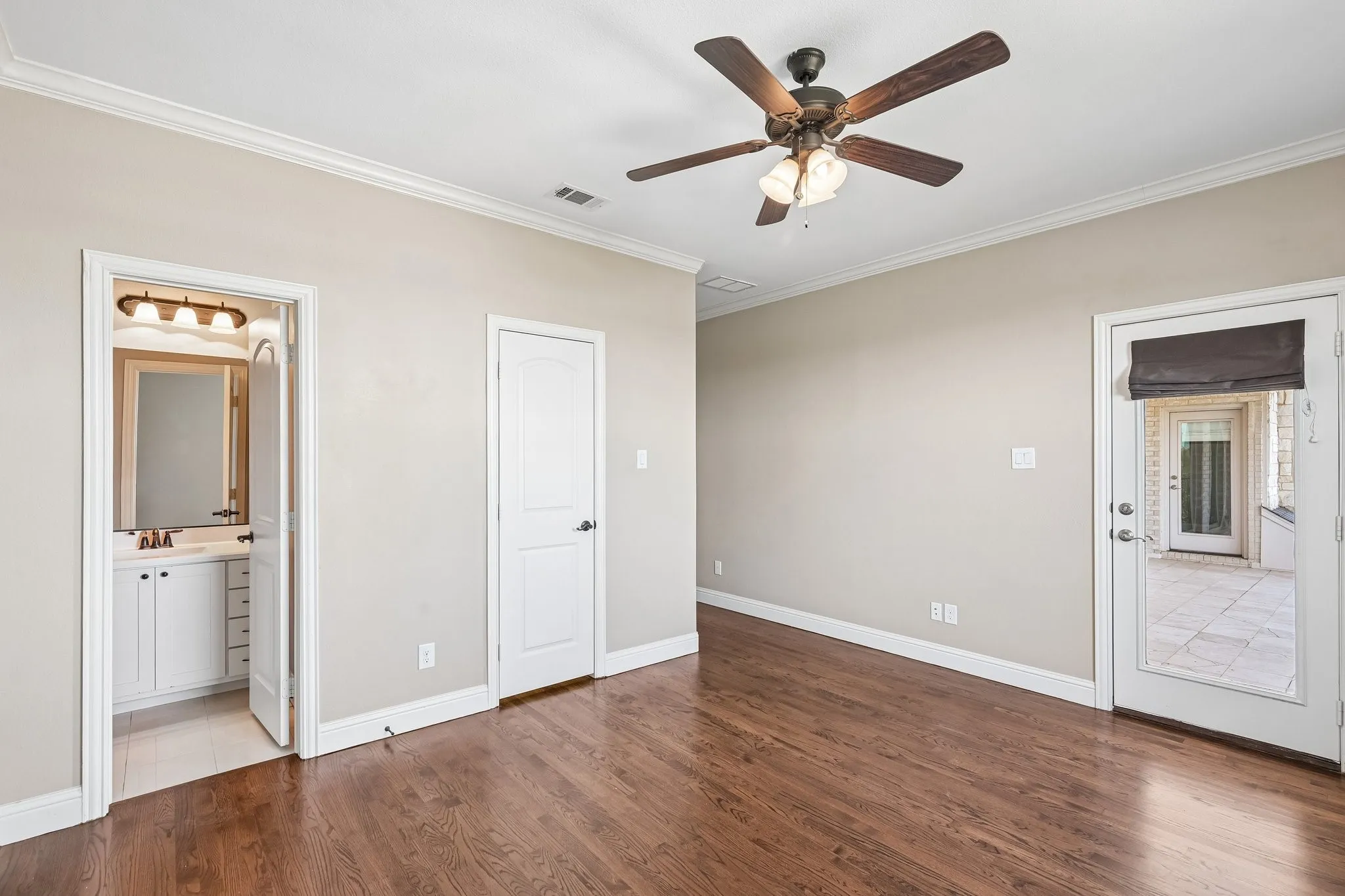 Single Family Residence For Sale in Denton County , 536 Longshore Drive, Little Elm, Texas 75068, 3 Bedroom, 4 Bathroom, 4 Garage spaces, 4,064 Sqft, built in 2013, mls#21394098, Real Estate Agent in Little Elm, Homes For Sale in Denton county, Homes For Sale in Little Elm, Realtor in Little Elm Texas, Real Estate Brokerage Independent Realty Texas, Luminita Cordes Realtor