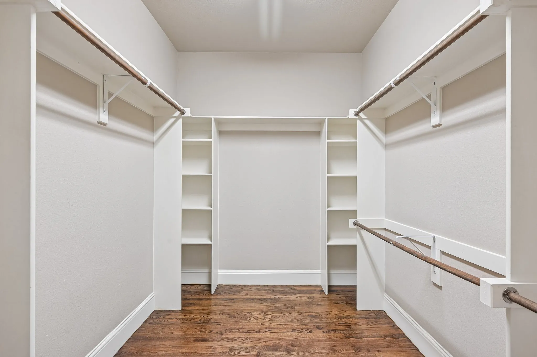 Single Family Residence For Sale in Denton County , 536 Longshore Drive, Little Elm, Texas 75068, 3 Bedroom, 4 Bathroom, 4 Garage spaces, 4,064 Sqft, built in 2013, mls#21394098, Real Estate Agent in Little Elm, Homes For Sale in Denton county, Homes For Sale in Little Elm, Realtor in Little Elm Texas, Real Estate Brokerage Independent Realty Texas, Luminita Cordes Realtor