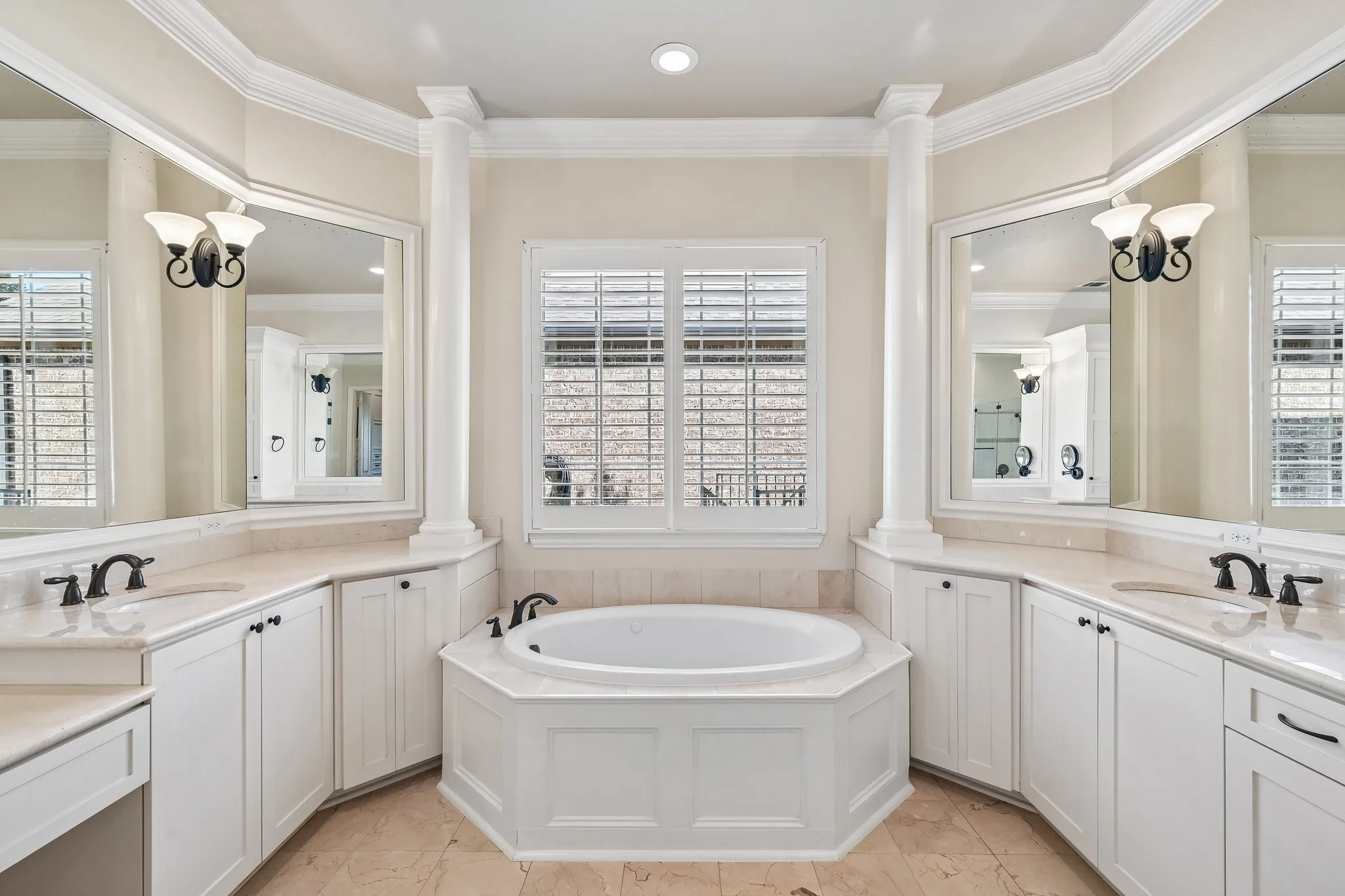 Single Family Residence For Sale in Denton County , 536 Longshore Drive, Little Elm, Texas 75068, 3 Bedroom, 4 Bathroom, 4 Garage spaces, 4,064 Sqft, built in 2013, mls#21394098, Real Estate Agent in Little Elm, Homes For Sale in Denton county, Homes For Sale in Little Elm, Realtor in Little Elm Texas, Real Estate Brokerage Independent Realty Texas, Luminita Cordes Realtor