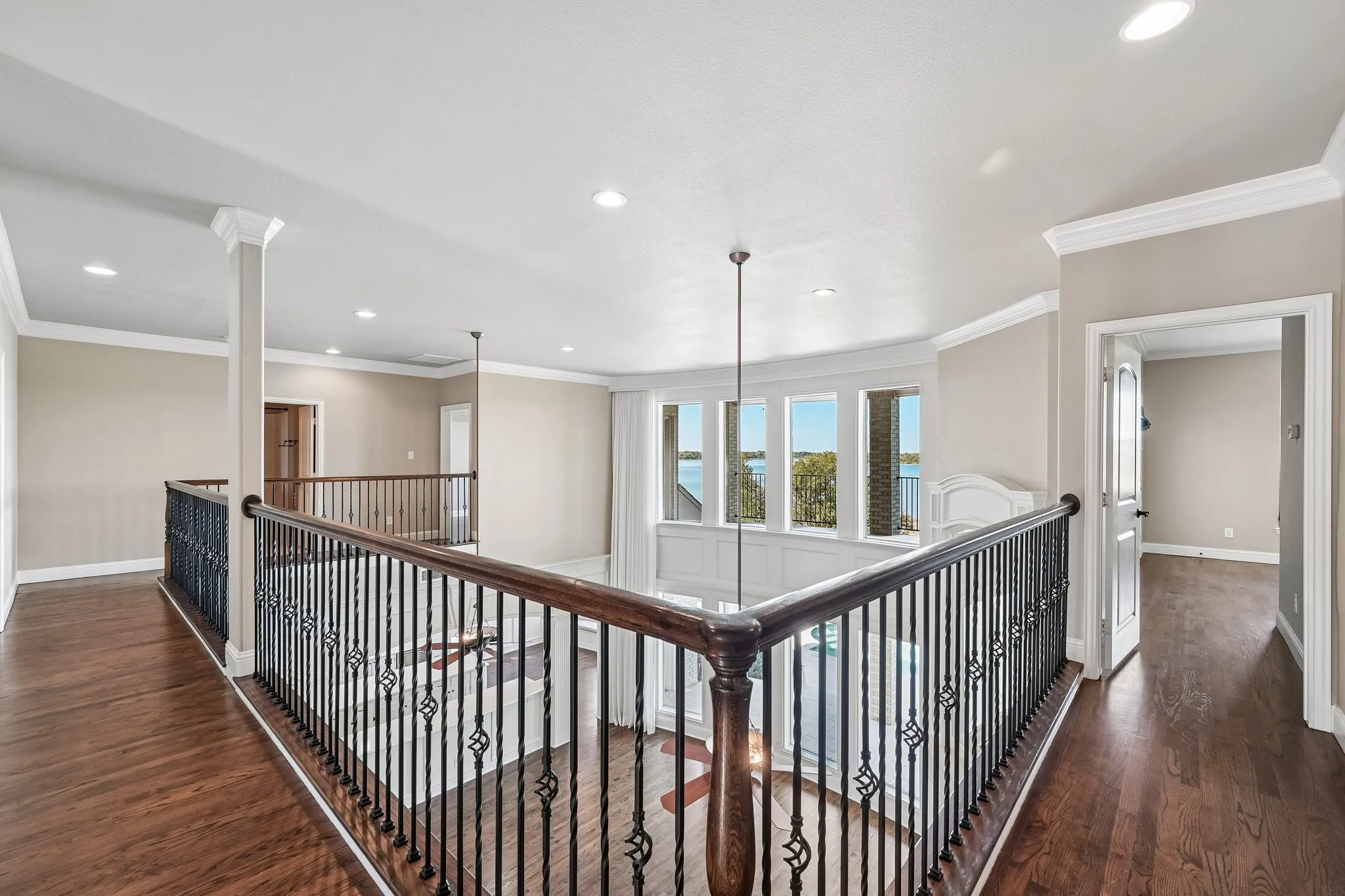 Single Family Residence For Sale in Denton County , 536 Longshore Drive, Little Elm, Texas 75068, 3 Bedroom, 4 Bathroom, 4 Garage spaces, 4,064 Sqft, built in 2013, mls#21394098, Real Estate Agent in Little Elm, Homes For Sale in Denton county, Homes For Sale in Little Elm, Realtor in Little Elm Texas, Real Estate Brokerage Independent Realty Texas, Luminita Cordes Realtor