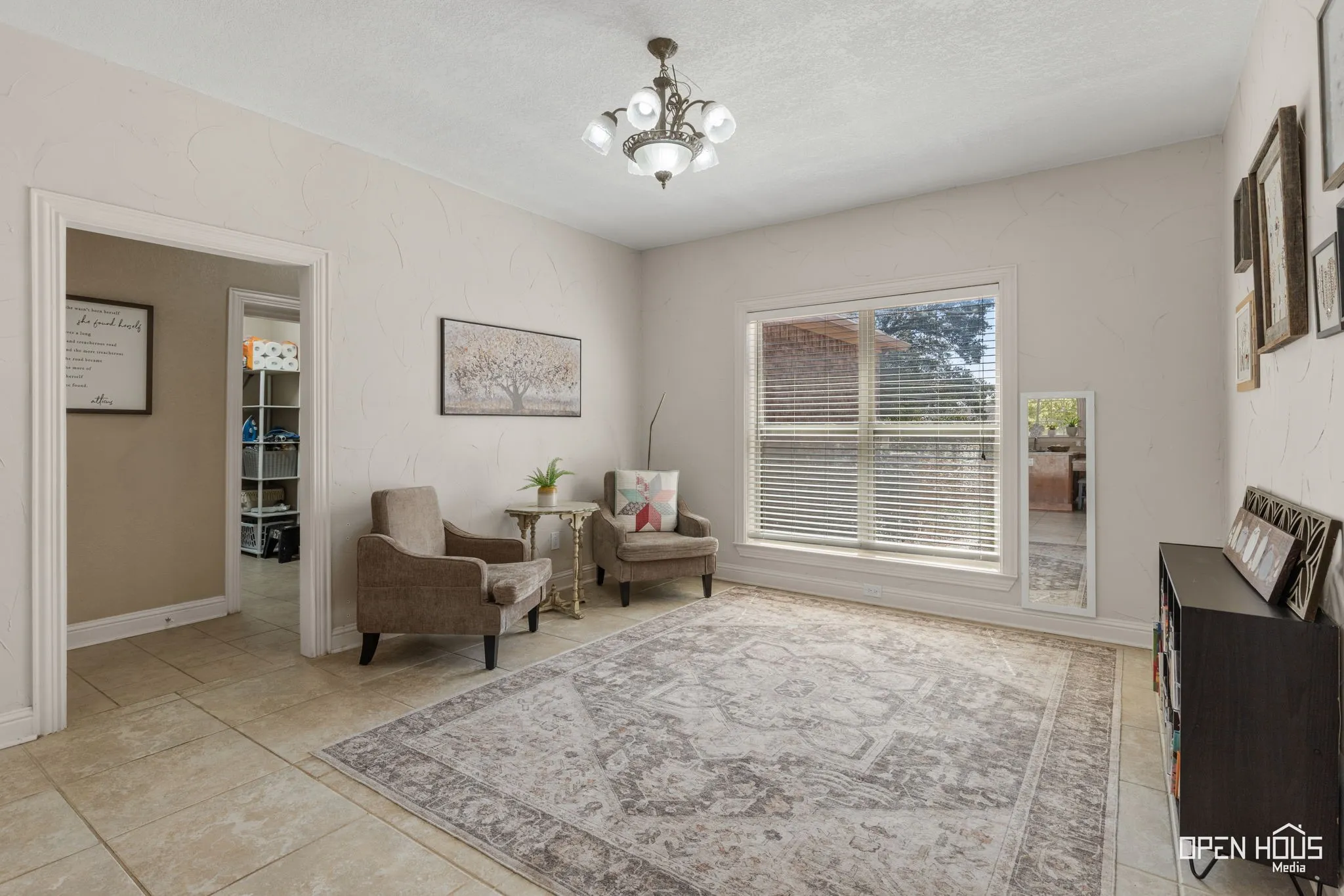 Recessed window with blinds, tile flooring, and overhead lighting