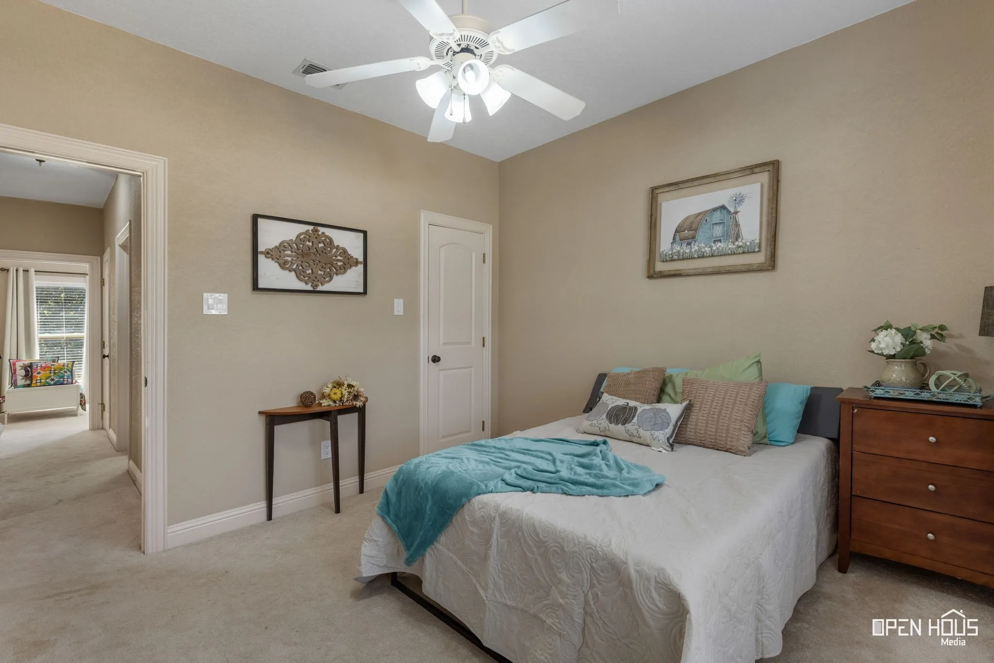 Recessed lighting, ceiling fan, neutral wall tones, and carpet flooring