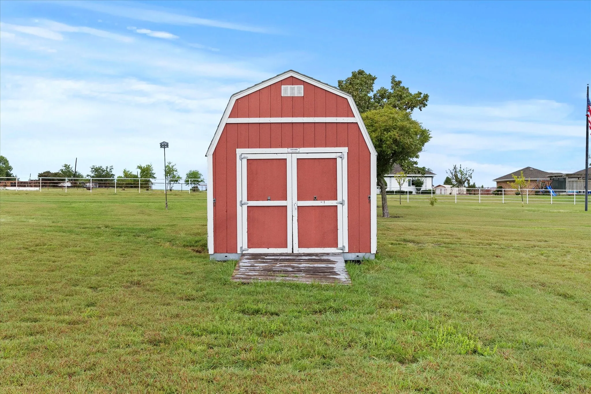 Single Family Residence For Sale in Rockwall County , 813 Zion Hill Circle, Rockwall, Texas 75087, 4 Bedroom, 2 Bathroom, 2 Garage spaces, 1,815 Sqft, built in 1984, mls#21394663, Real Estate Agent in Rockwall, Homes For Sale in Rockwall county, Homes For Sale in Rockwall, Realtor in Rockwall Texas, Real Estate Brokerage Independent Realty Texas, Luminita Cordes Realtor