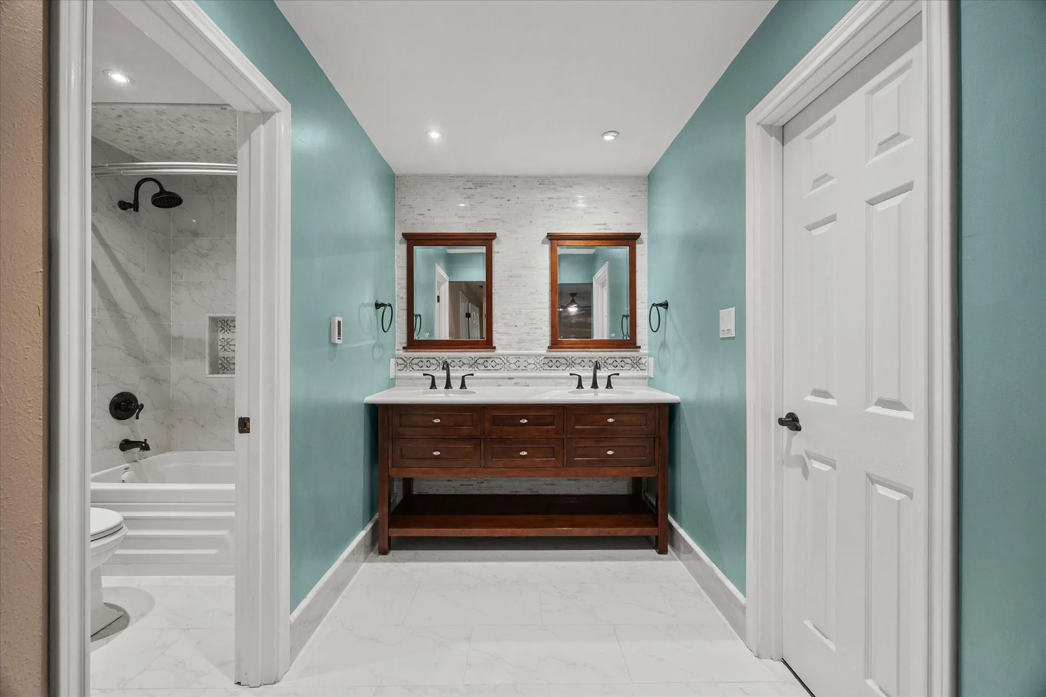 Single Family Residence For Sale in Rockwall County , 813 Zion Hill Circle, Rockwall, Texas 75087, 4 Bedroom, 2 Bathroom, 2 Garage spaces, 1,815 Sqft, built in 1984, mls#21394663, Real Estate Agent in Rockwall, Homes For Sale in Rockwall county, Homes For Sale in Rockwall, Realtor in Rockwall Texas, Real Estate Brokerage Independent Realty Texas, Luminita Cordes Realtor