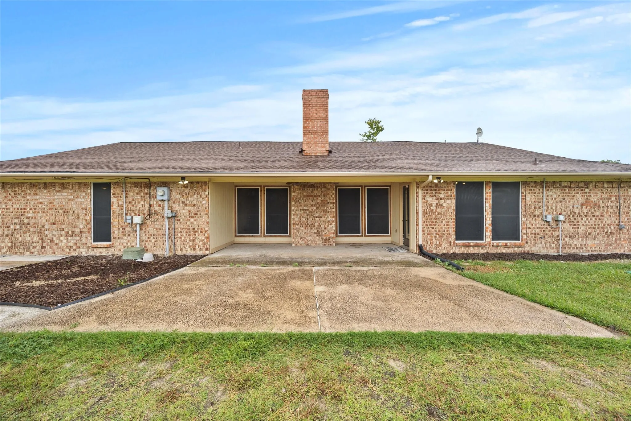 Single Family Residence For Sale in Rockwall County , 813 Zion Hill Circle, Rockwall, Texas 75087, 4 Bedroom, 2 Bathroom, 2 Garage spaces, 1,815 Sqft, built in 1984, mls#21394663, Real Estate Agent in Rockwall, Homes For Sale in Rockwall county, Homes For Sale in Rockwall, Realtor in Rockwall Texas, Real Estate Brokerage Independent Realty Texas, Luminita Cordes Realtor