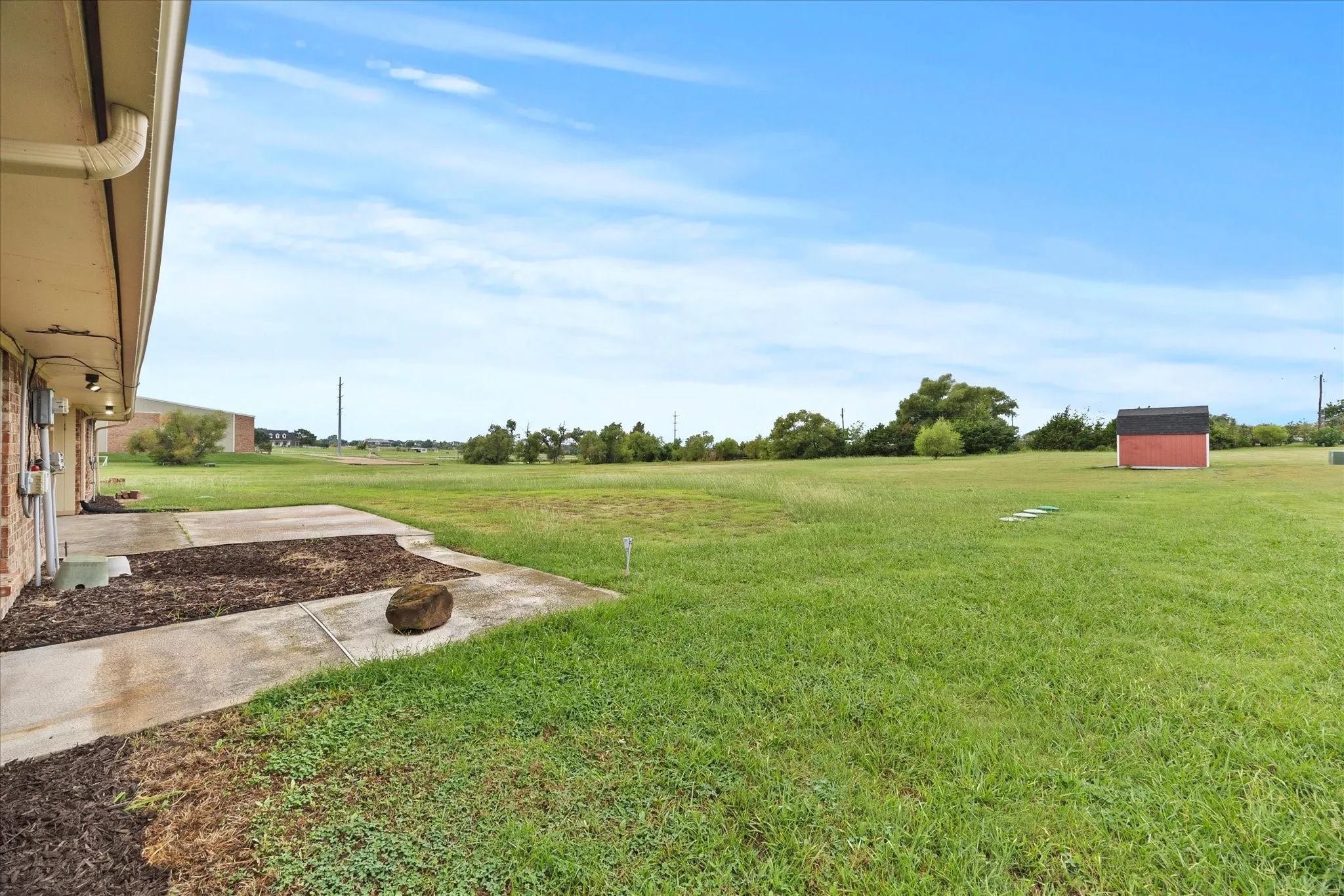 Single Family Residence For Sale in Rockwall County , 813 Zion Hill Circle, Rockwall, Texas 75087, 4 Bedroom, 2 Bathroom, 2 Garage spaces, 1,815 Sqft, built in 1984, mls#21394663, Real Estate Agent in Rockwall, Homes For Sale in Rockwall county, Homes For Sale in Rockwall, Realtor in Rockwall Texas, Real Estate Brokerage Independent Realty Texas, Luminita Cordes Realtor