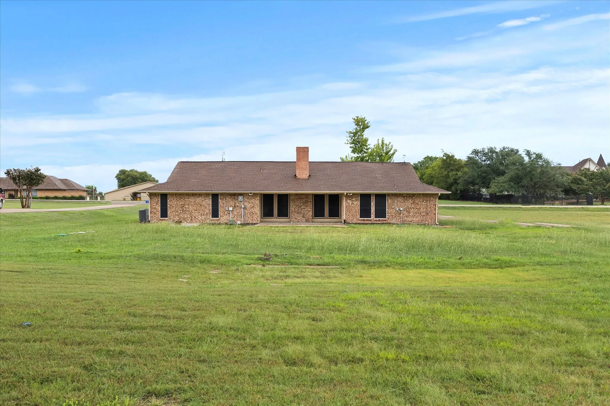 Single Family Residence For Sale in Rockwall County , 813 Zion Hill Circle, Rockwall, Texas 75087, 4 Bedroom, 2 Bathroom, 2 Garage spaces, 1,815 Sqft, built in 1984, mls#21394663, Real Estate Agent in Rockwall, Homes For Sale in Rockwall county, Homes For Sale in Rockwall, Realtor in Rockwall Texas, Real Estate Brokerage Independent Realty Texas, Luminita Cordes Realtor