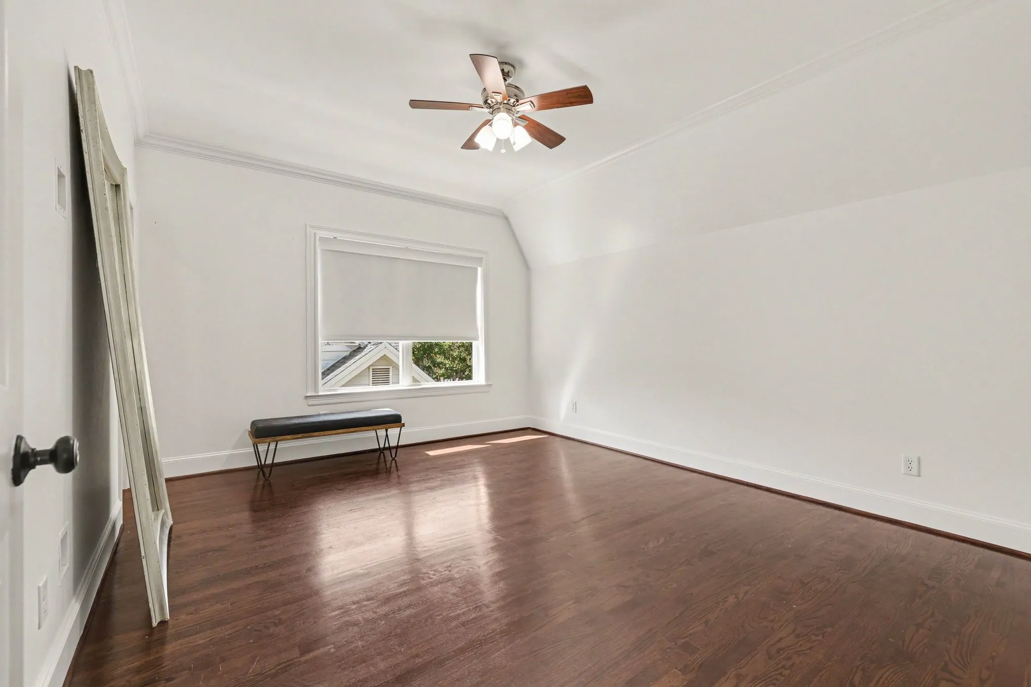 Single Family Residence For Sale in Dallas County , 5542 Monticello Avenue, Dallas, Texas 75206, 4 Bedroom, 6 Bathroom, 2 Garage spaces, 3,386 Sqft, built in 2006, mls#21393950, Real Estate Agent in Dallas, Homes For Sale in Dallas county, Homes For Sale in Dallas, Realtor in Dallas Texas, Real Estate Brokerage Independent Realty Texas, Luminita Cordes Realtor