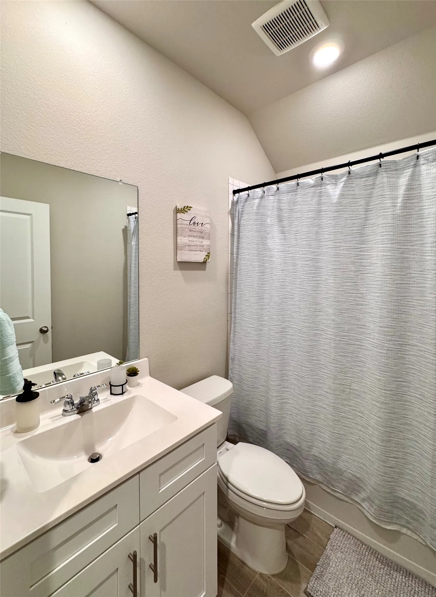 2 full bath with tub/shower