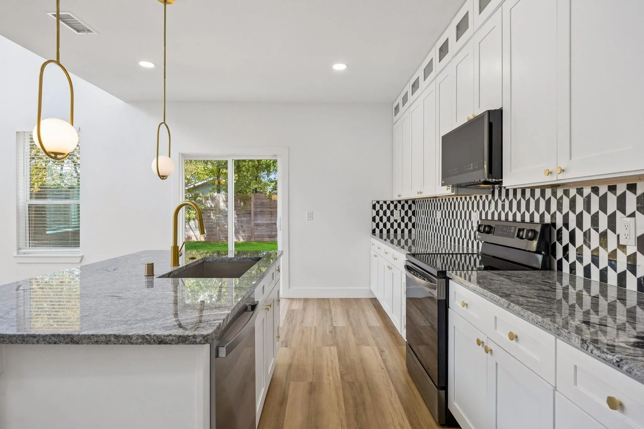 Single Family Residence For Rent in Dallas County , 4023 Abilene Street, Dallas, Texas 75212, 4 Bedroom, 3 Bathroom, 2 Garage spaces, 2,462 Sqft, built in 2022, mls#21394689, Real Estate Agent in Dallas, Homes For Rent in Dallas county, Homes For Rent in Dallas, Realtor in Dallas Texas, Real Estate Brokerage Independent Realty Texas, Luminita Cordes Realtor