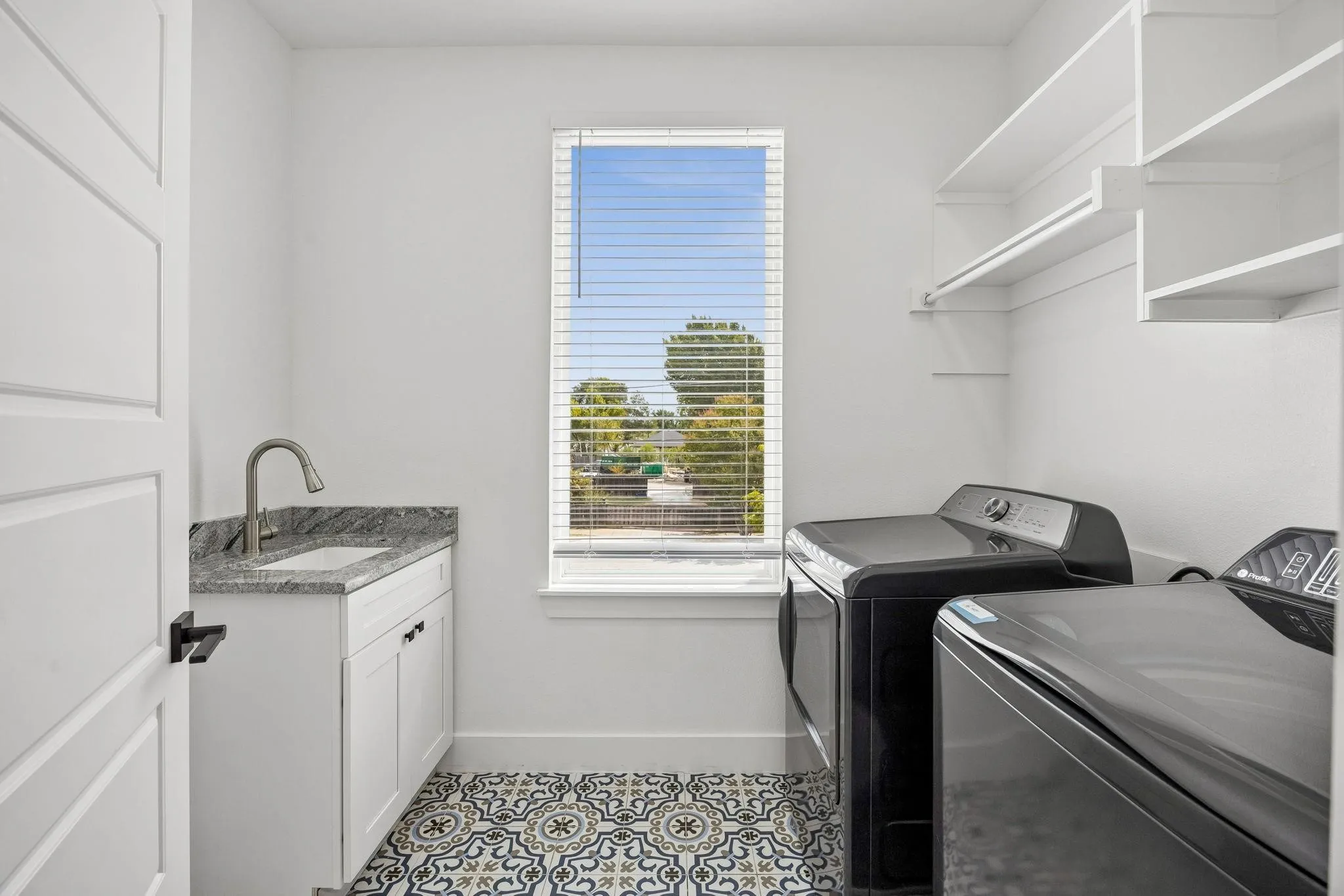 Single Family Residence For Rent in Dallas County , 4023 Abilene Street, Dallas, Texas 75212, 4 Bedroom, 3 Bathroom, 2 Garage spaces, 2,462 Sqft, built in 2022, mls#21394689, Real Estate Agent in Dallas, Homes For Rent in Dallas county, Homes For Rent in Dallas, Realtor in Dallas Texas, Real Estate Brokerage Independent Realty Texas, Luminita Cordes Realtor