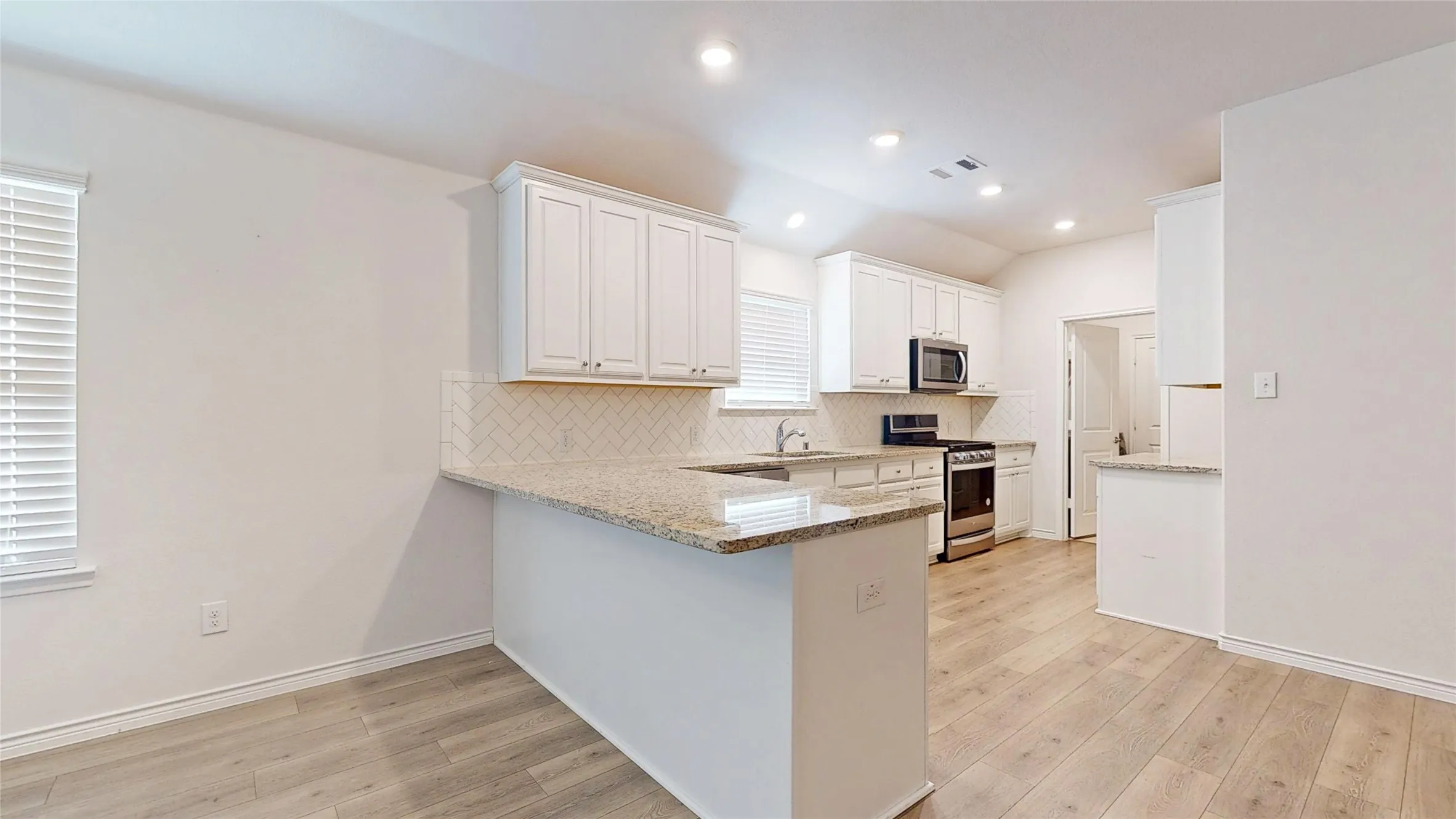 Single Family Residence For Sale in Collin County , 403 Cowboy Way, Anna, Texas 75409, 4 Bedroom, 2 Bathroom, 2 Garage spaces, 1,648 Sqft, built in 2019, mls#21394691, Real Estate Agent in Anna, Homes For Sale in Collin county, Homes For Sale in Anna, Realtor in Anna Texas, Real Estate Brokerage Independent Realty Texas, Luminita Cordes Realtor