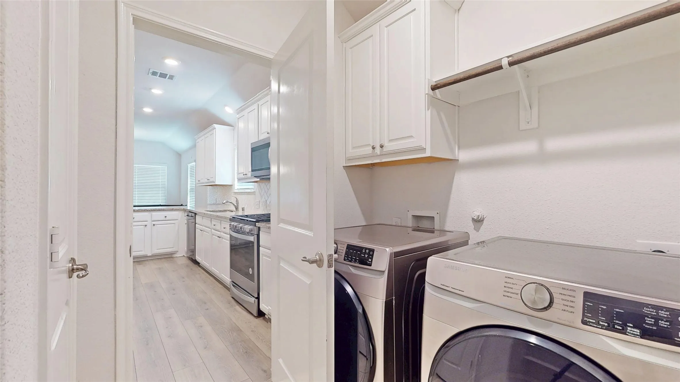 Single Family Residence For Sale in Collin County , 403 Cowboy Way, Anna, Texas 75409, 4 Bedroom, 2 Bathroom, 2 Garage spaces, 1,648 Sqft, built in 2019, mls#21394691, Real Estate Agent in Anna, Homes For Sale in Collin county, Homes For Sale in Anna, Realtor in Anna Texas, Real Estate Brokerage Independent Realty Texas, Luminita Cordes Realtor