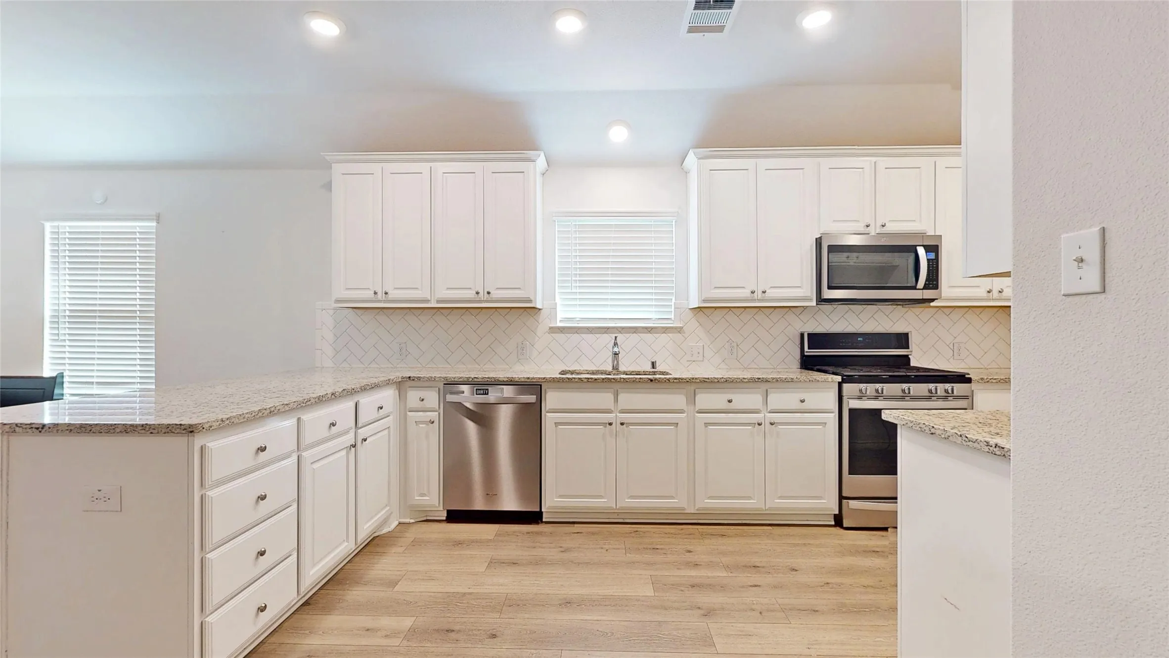 Single Family Residence For Sale in Collin County , 403 Cowboy Way, Anna, Texas 75409, 4 Bedroom, 2 Bathroom, 2 Garage spaces, 1,648 Sqft, built in 2019, mls#21394691, Real Estate Agent in Anna, Homes For Sale in Collin county, Homes For Sale in Anna, Realtor in Anna Texas, Real Estate Brokerage Independent Realty Texas, Luminita Cordes Realtor