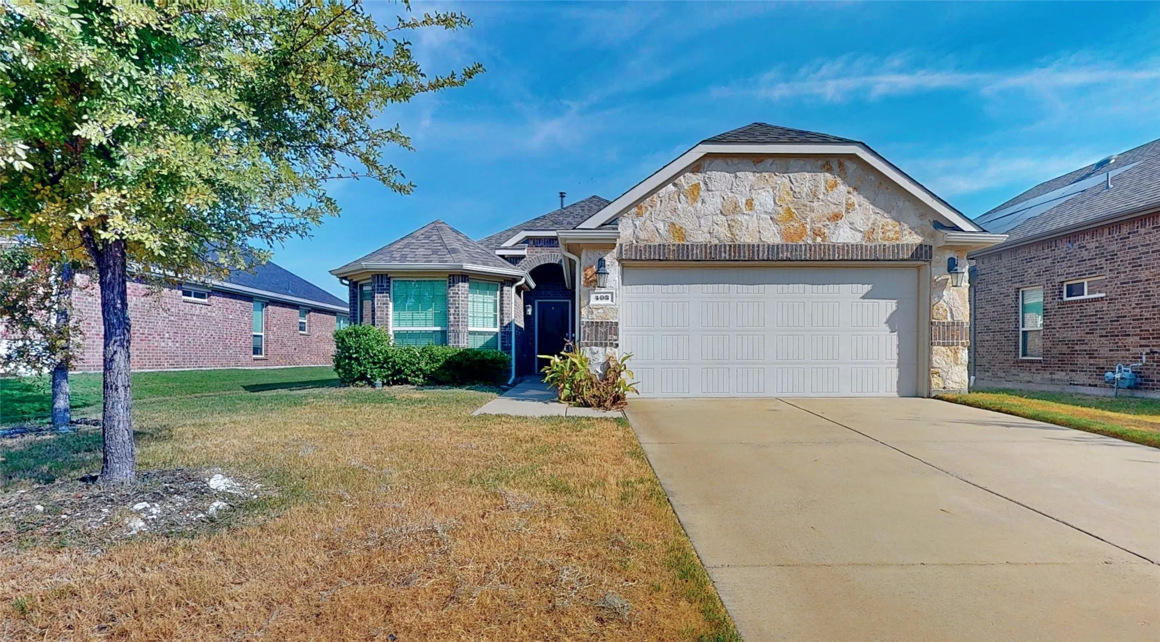 Check out the link to view the 3D virtual tour of this home!