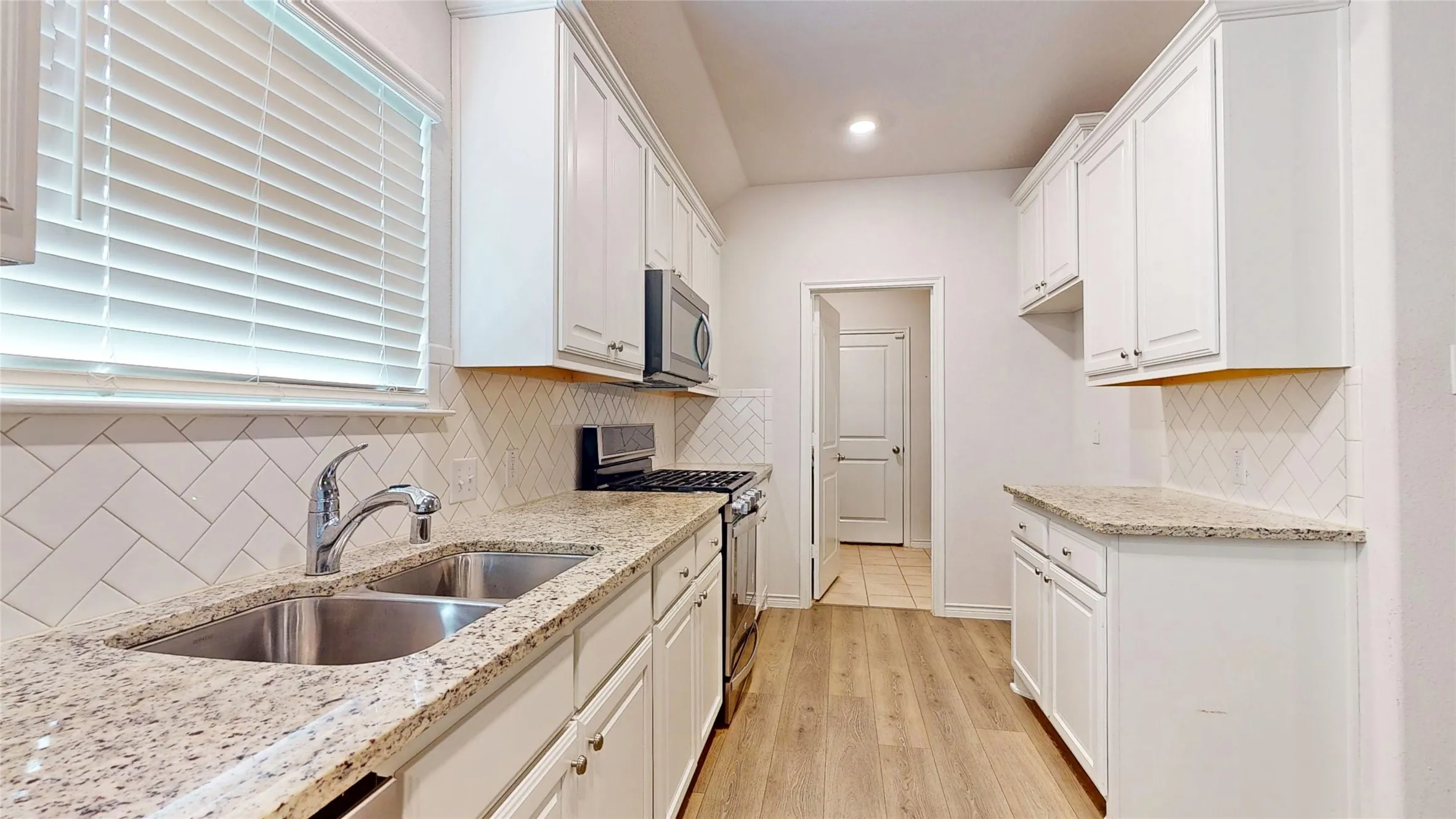Single Family Residence For Sale in Collin County , 403 Cowboy Way, Anna, Texas 75409, 4 Bedroom, 2 Bathroom, 2 Garage spaces, 1,648 Sqft, built in 2019, mls#21394691, Real Estate Agent in Anna, Homes For Sale in Collin county, Homes For Sale in Anna, Realtor in Anna Texas, Real Estate Brokerage Independent Realty Texas, Luminita Cordes Realtor