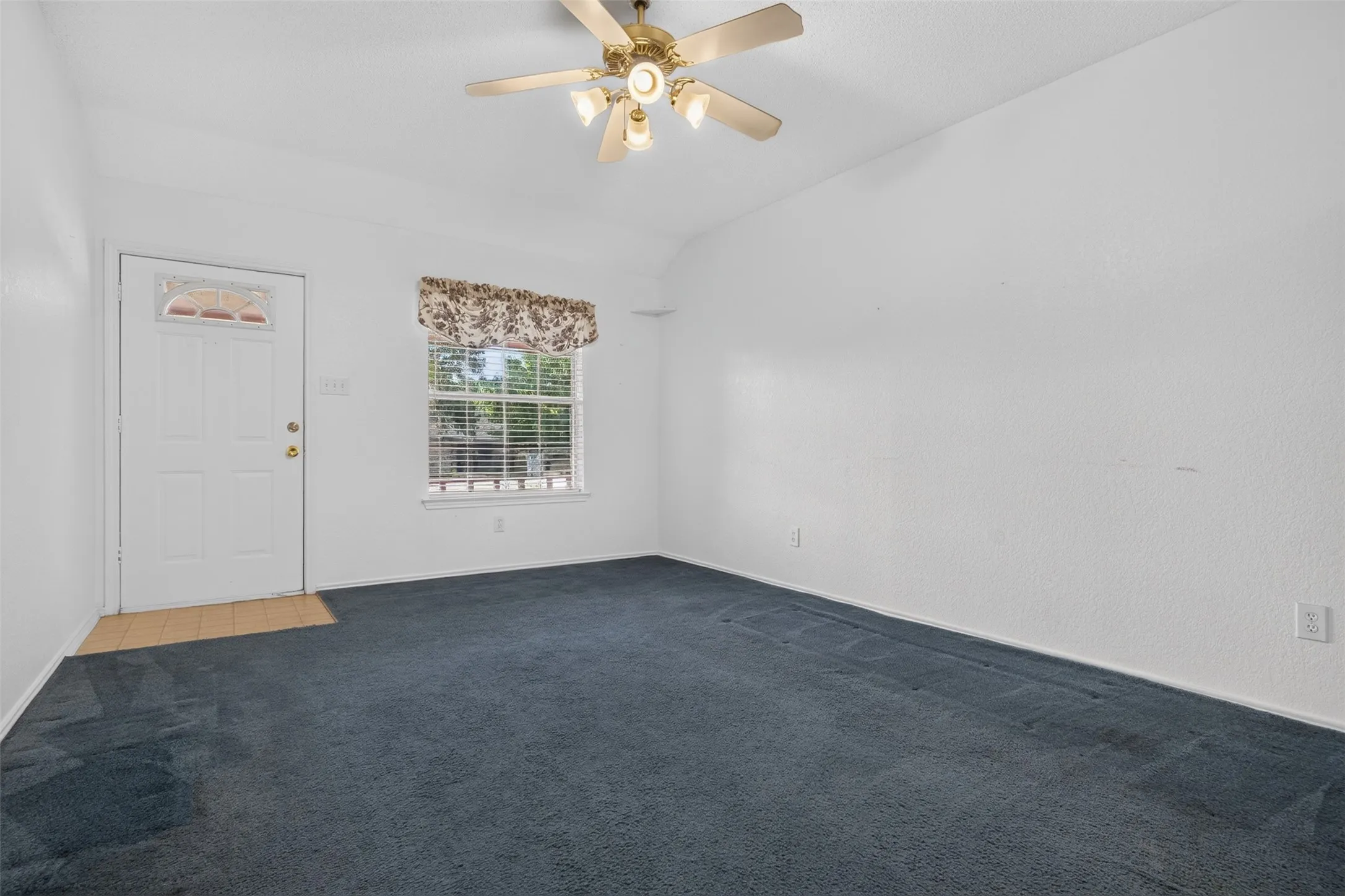 Single Family Residence For Sale in Johnson County , 711 Plum Street, Joshua, Texas 76058, 3 Bedroom, 2 Bathroom, 2 Garage spaces, 1,312 Sqft, built in 1994, mls#21392916, Real Estate Agent in Joshua, Homes For Sale in Johnson county, Homes For Sale in Joshua, Realtor in Joshua Texas, Real Estate Brokerage Independent Realty Texas, Luminita Cordes Realtor