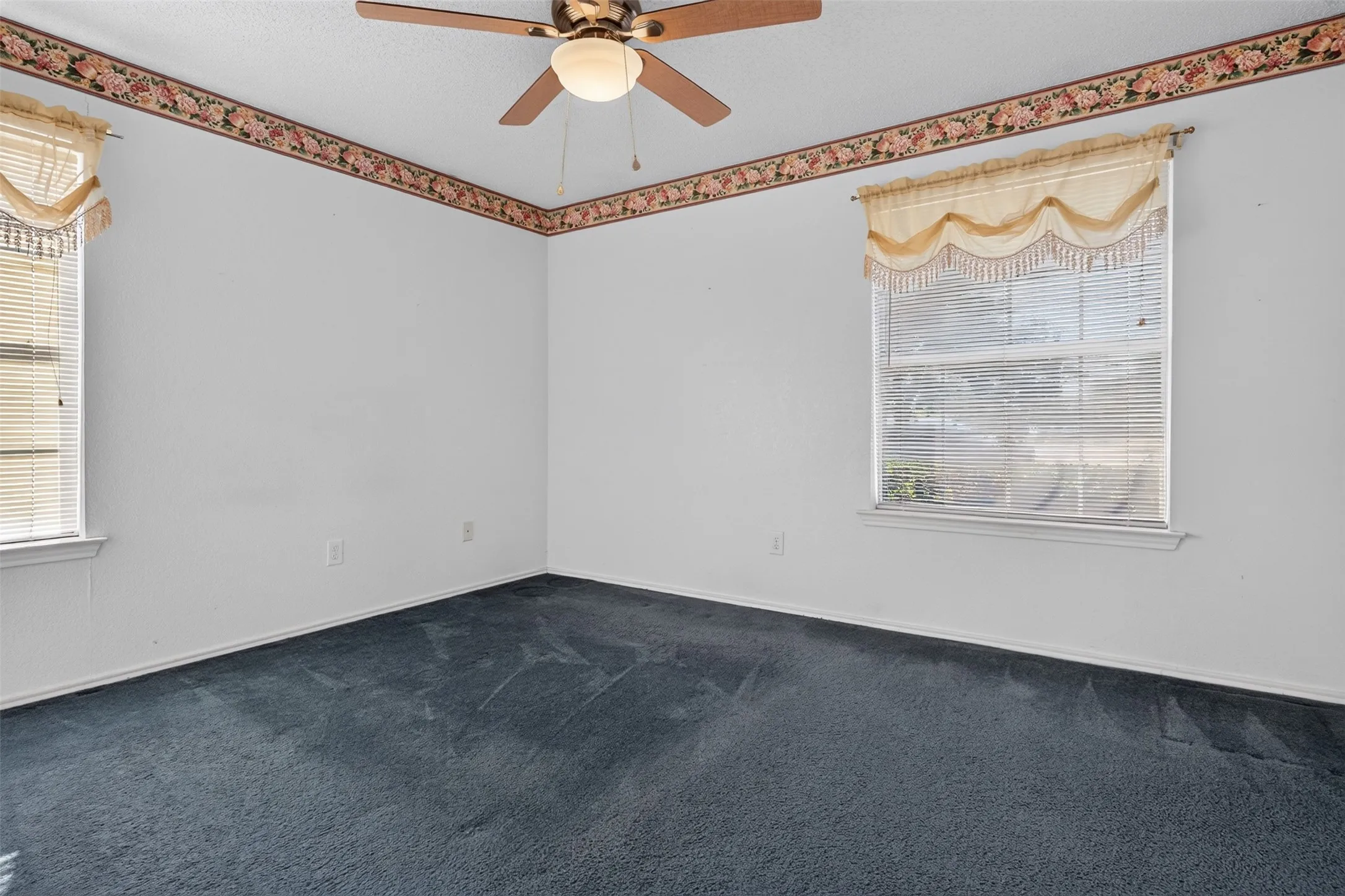 Single Family Residence For Sale in Johnson County , 711 Plum Street, Joshua, Texas 76058, 3 Bedroom, 2 Bathroom, 2 Garage spaces, 1,312 Sqft, built in 1994, mls#21392916, Real Estate Agent in Joshua, Homes For Sale in Johnson county, Homes For Sale in Joshua, Realtor in Joshua Texas, Real Estate Brokerage Independent Realty Texas, Luminita Cordes Realtor